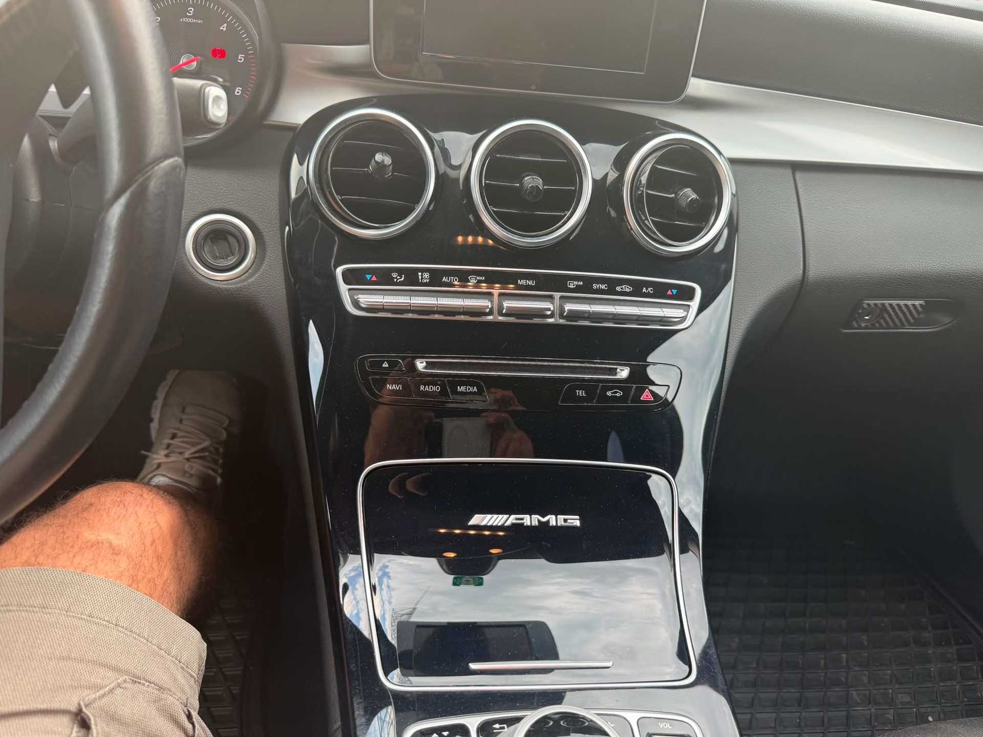 MERCEDES-BENZ C 180 BlueTEC AMG Line 7G-Tronic-image-6