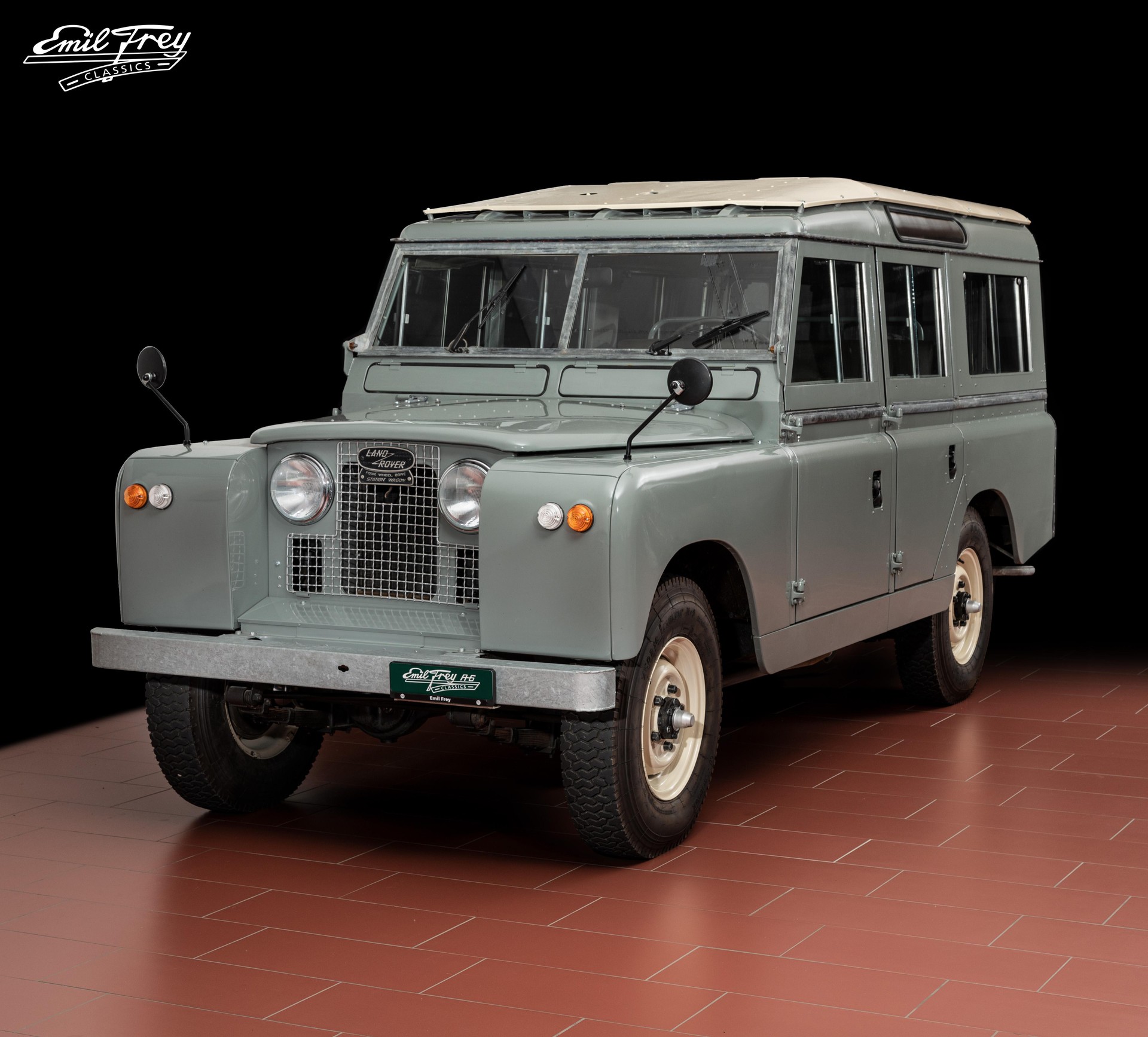 LAND ROVER 109 Serie II-image-0