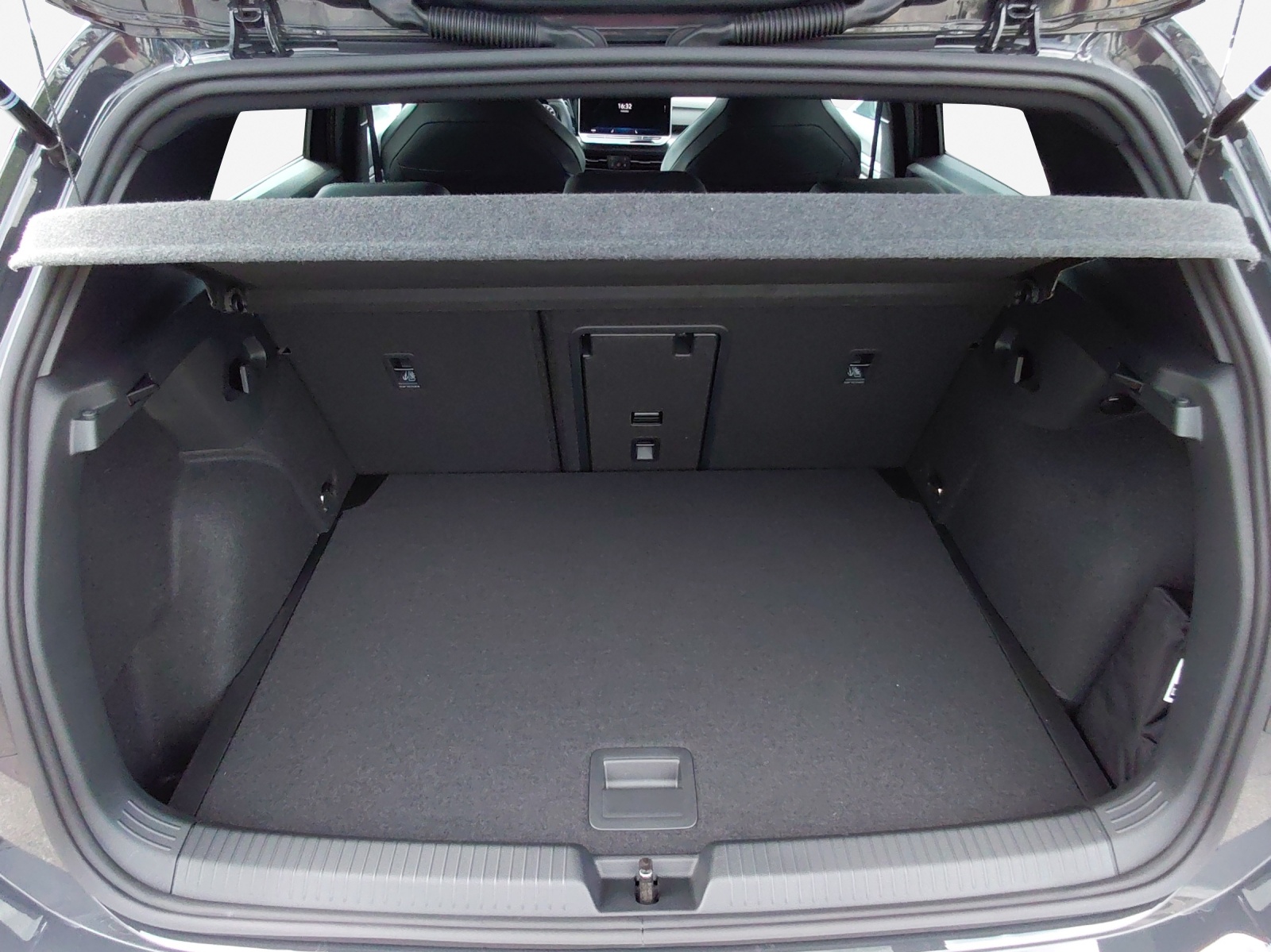 VW Golf 1.5 e TSI mHEV R-Line DSG-image-12