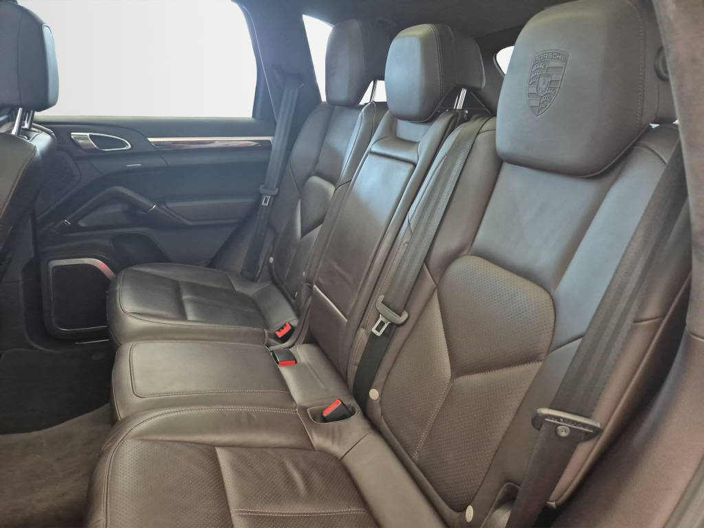 PORSCHE Cayenne 4.8 V8 GTS TipT-image-11