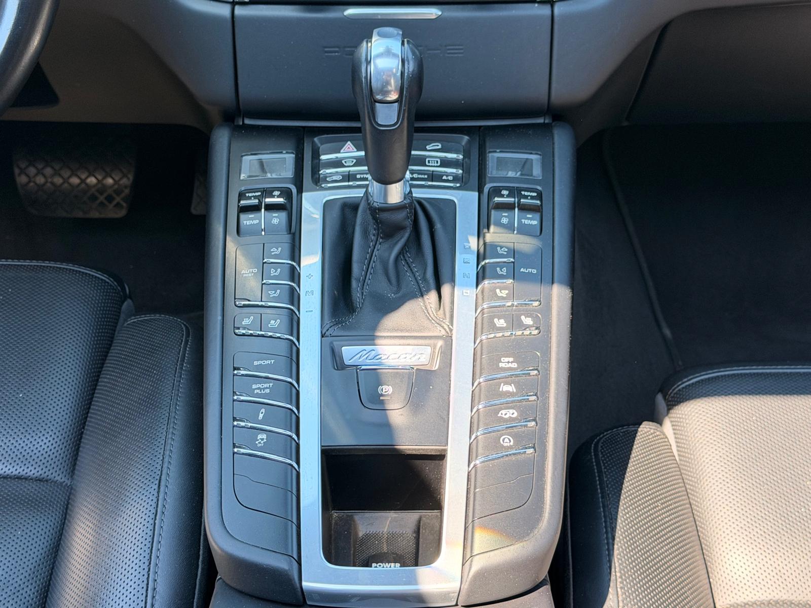 PORSCHE Macan Turbo Performance PDK-image-22