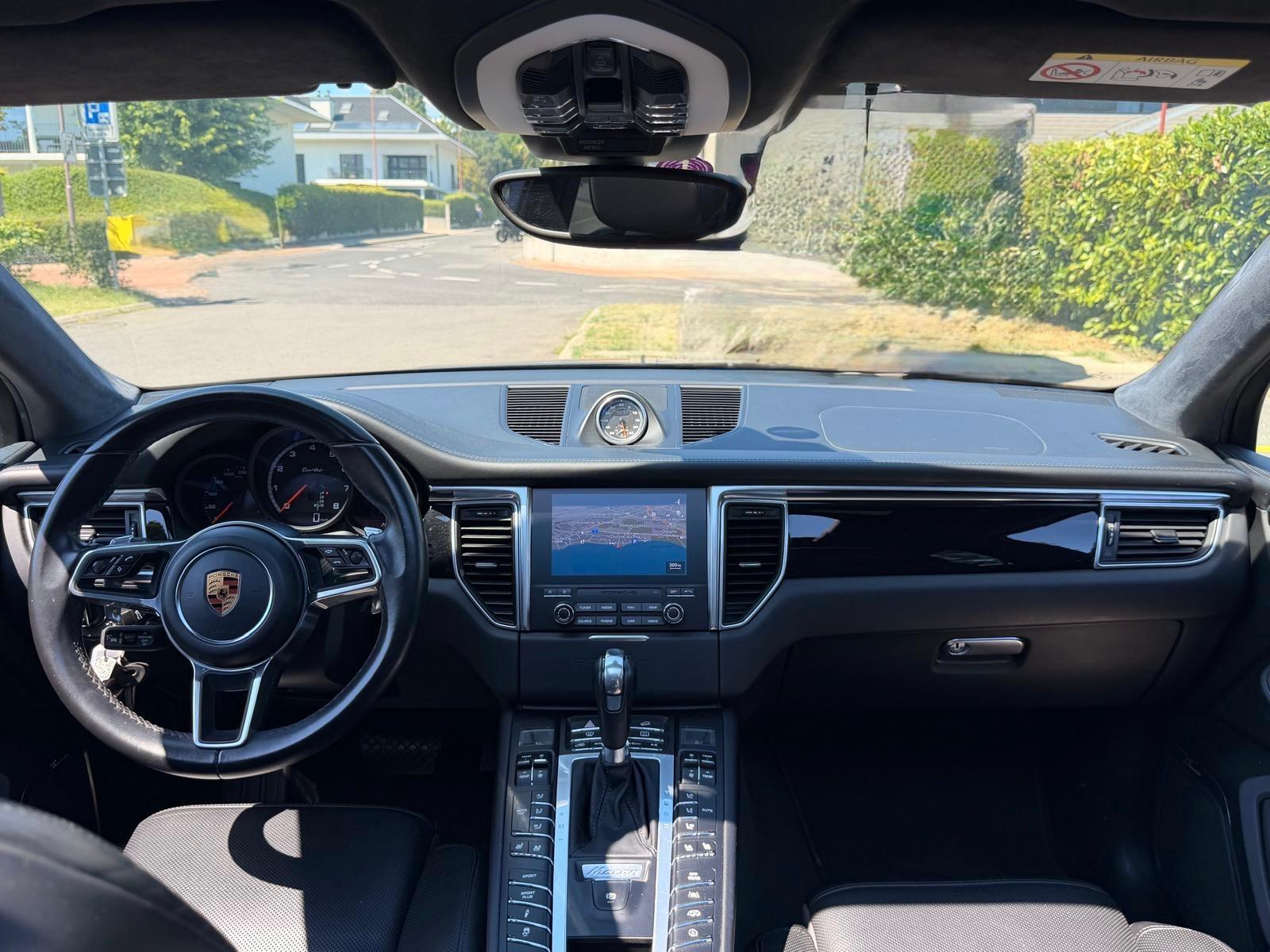 PORSCHE Macan Turbo Performance PDK-image-9