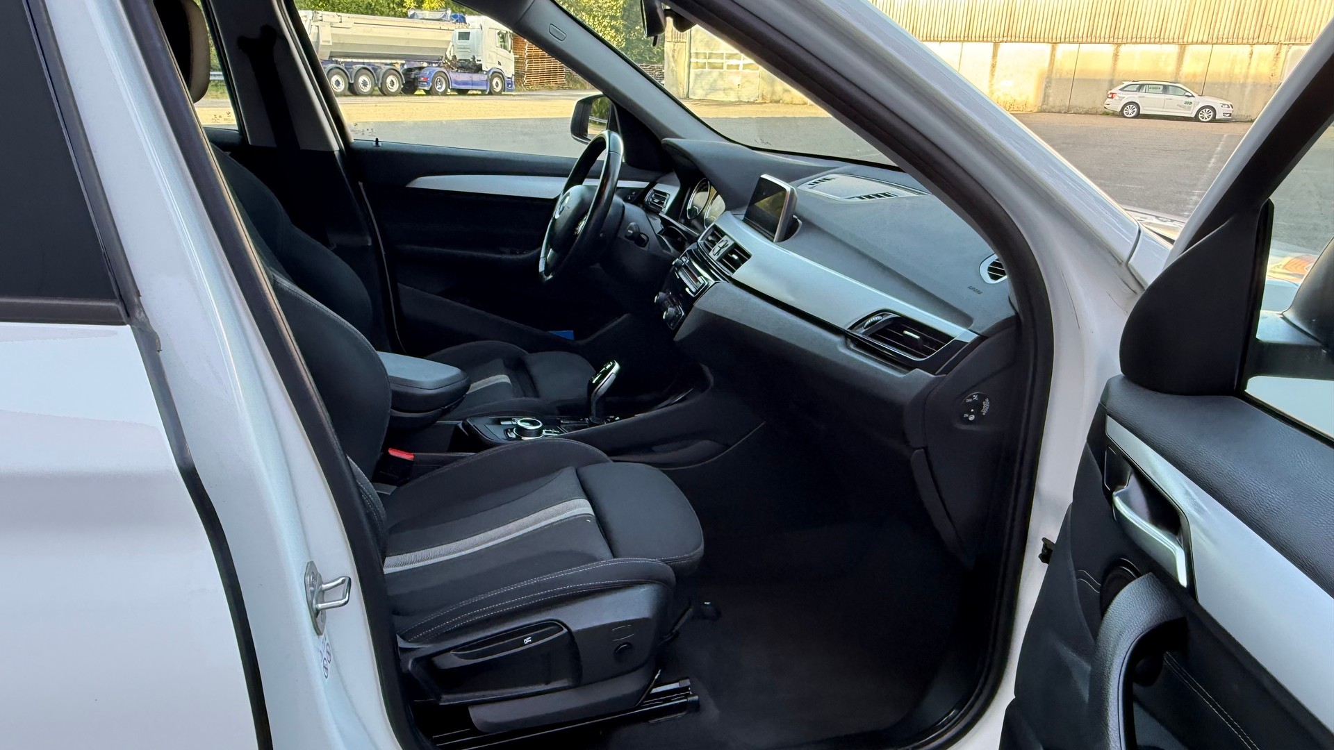 BMW X1 sDrive 18i Steptronic DSK-image-13