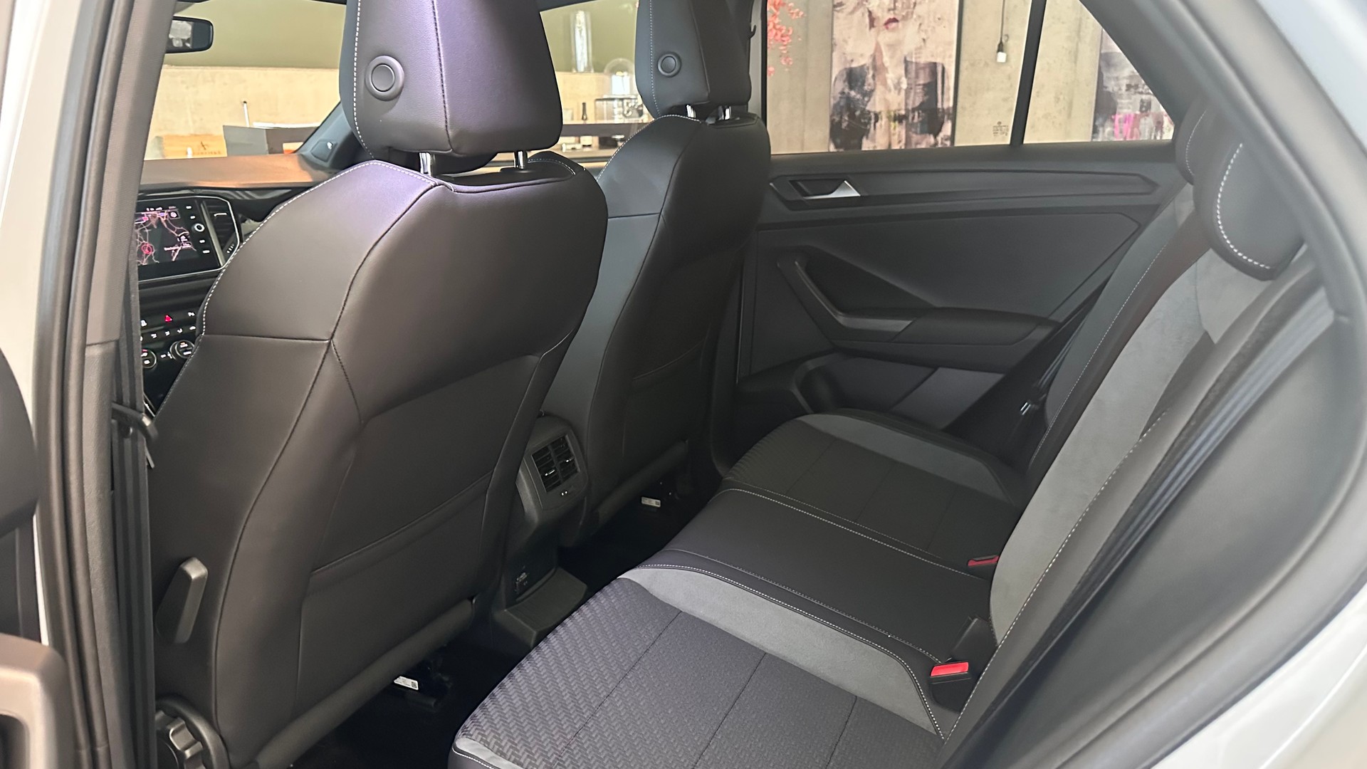 VW T-Roc 2.0 TSI R DSG 4motion-image-8