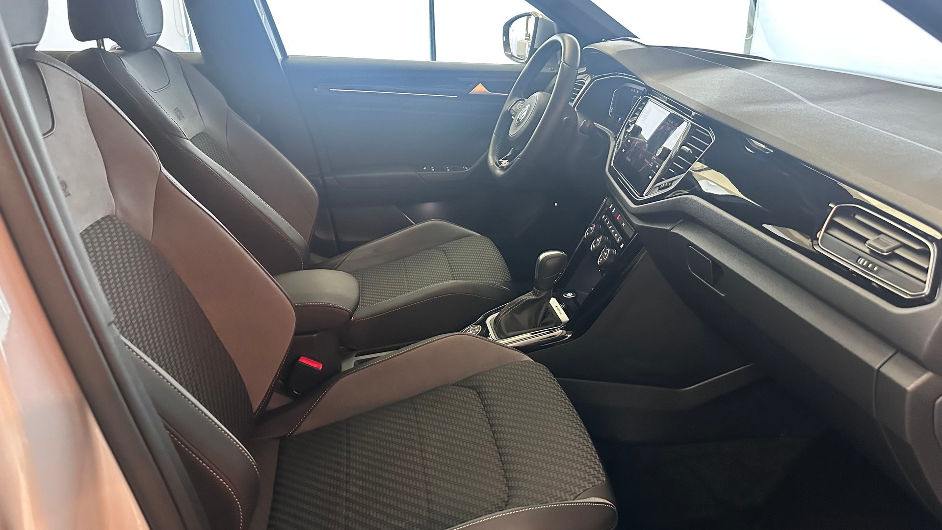 VW T-Roc 2.0 TSI R DSG 4motion-image-21