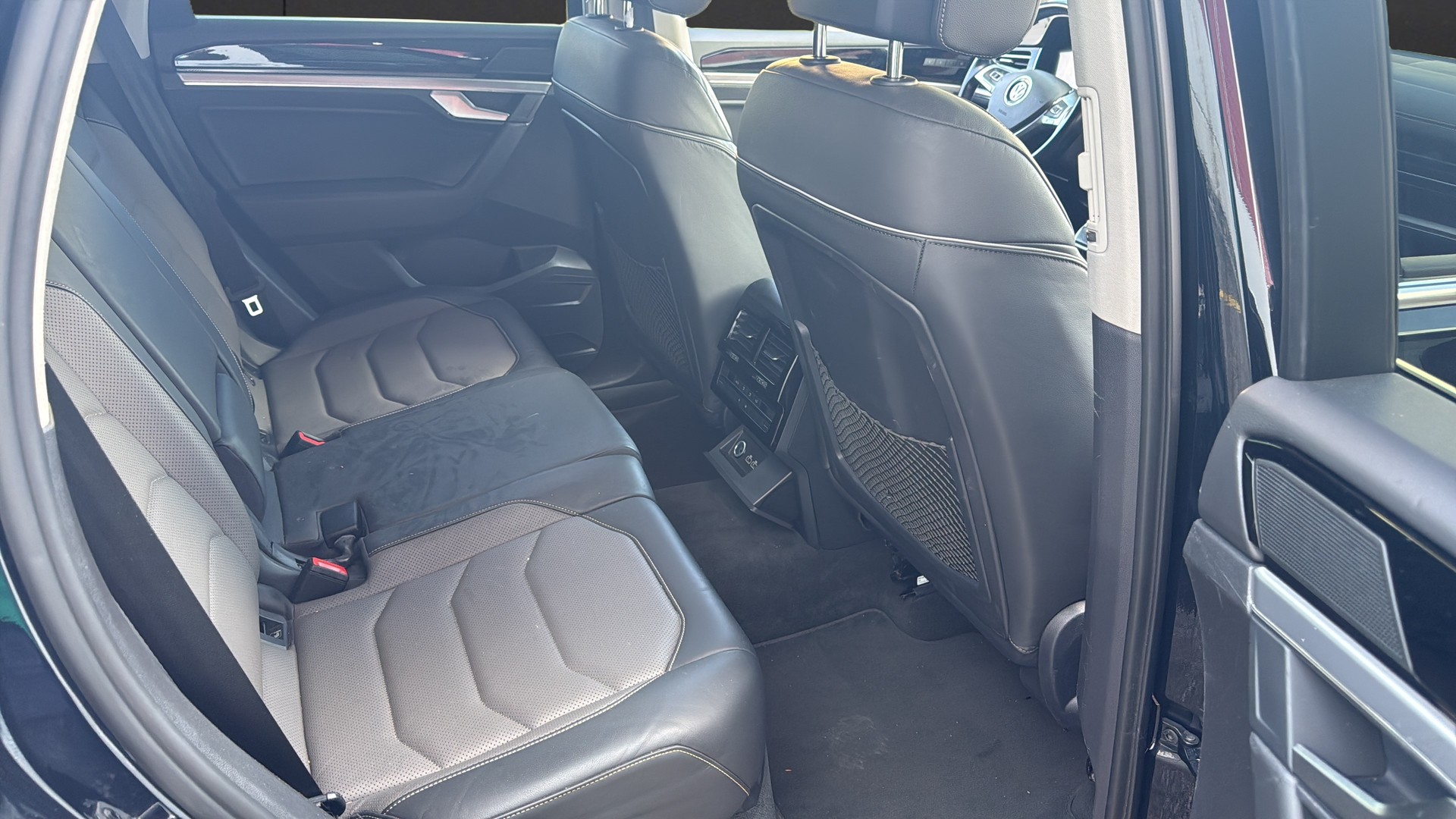 VW Touareg 3.0 TDI Elegance Tiptronic-image-6