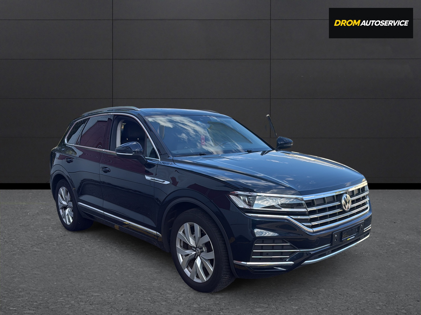 VW Touareg 3.0 TDI Elegance Tiptronic-image-0
