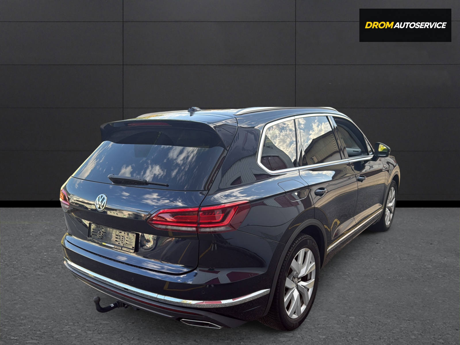 VW Touareg 3.0 TDI Elegance Tiptronic-image-5