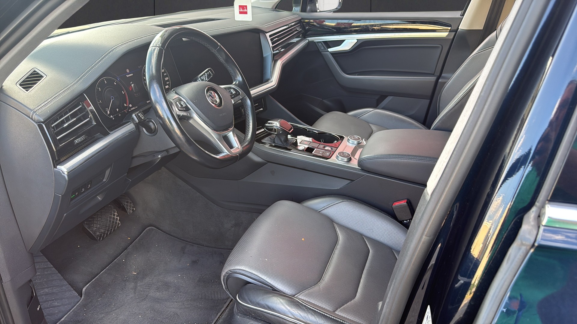 VW Touareg 3.0 TDI Elegance Tiptronic-image-16
