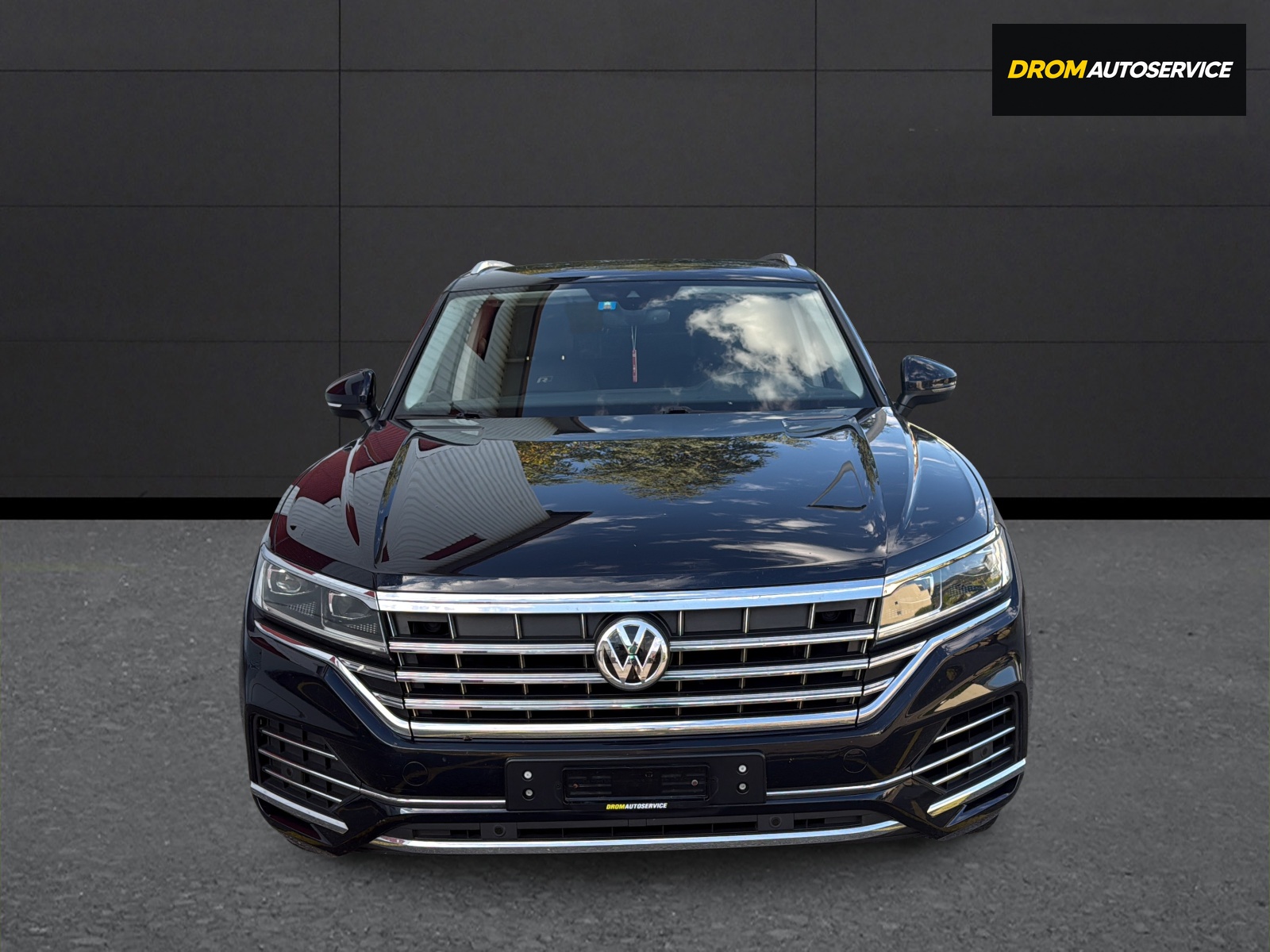 VW Touareg 3.0 TDI Elegance Tiptronic-image-2
