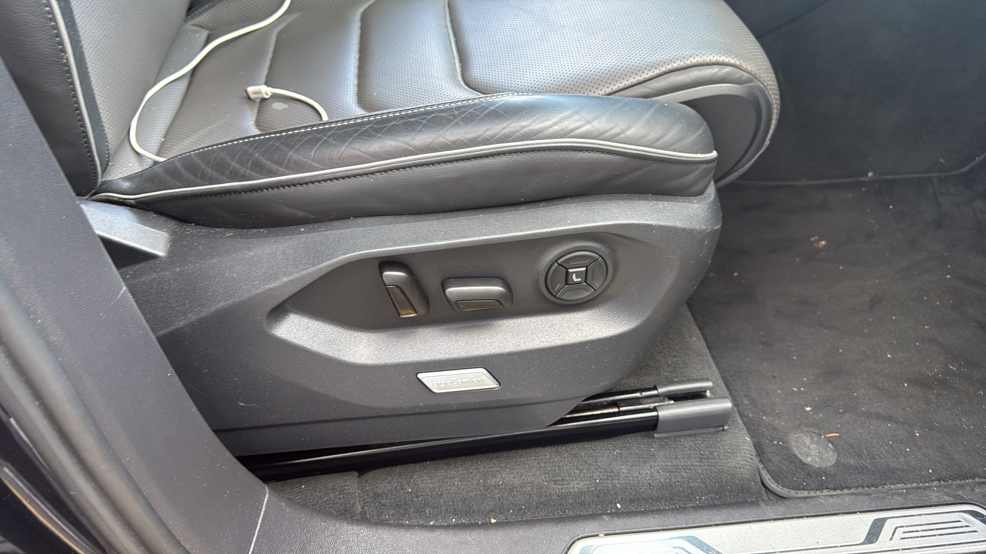 VW Touareg 3.0 TDI Elegance Tiptronic-image-10