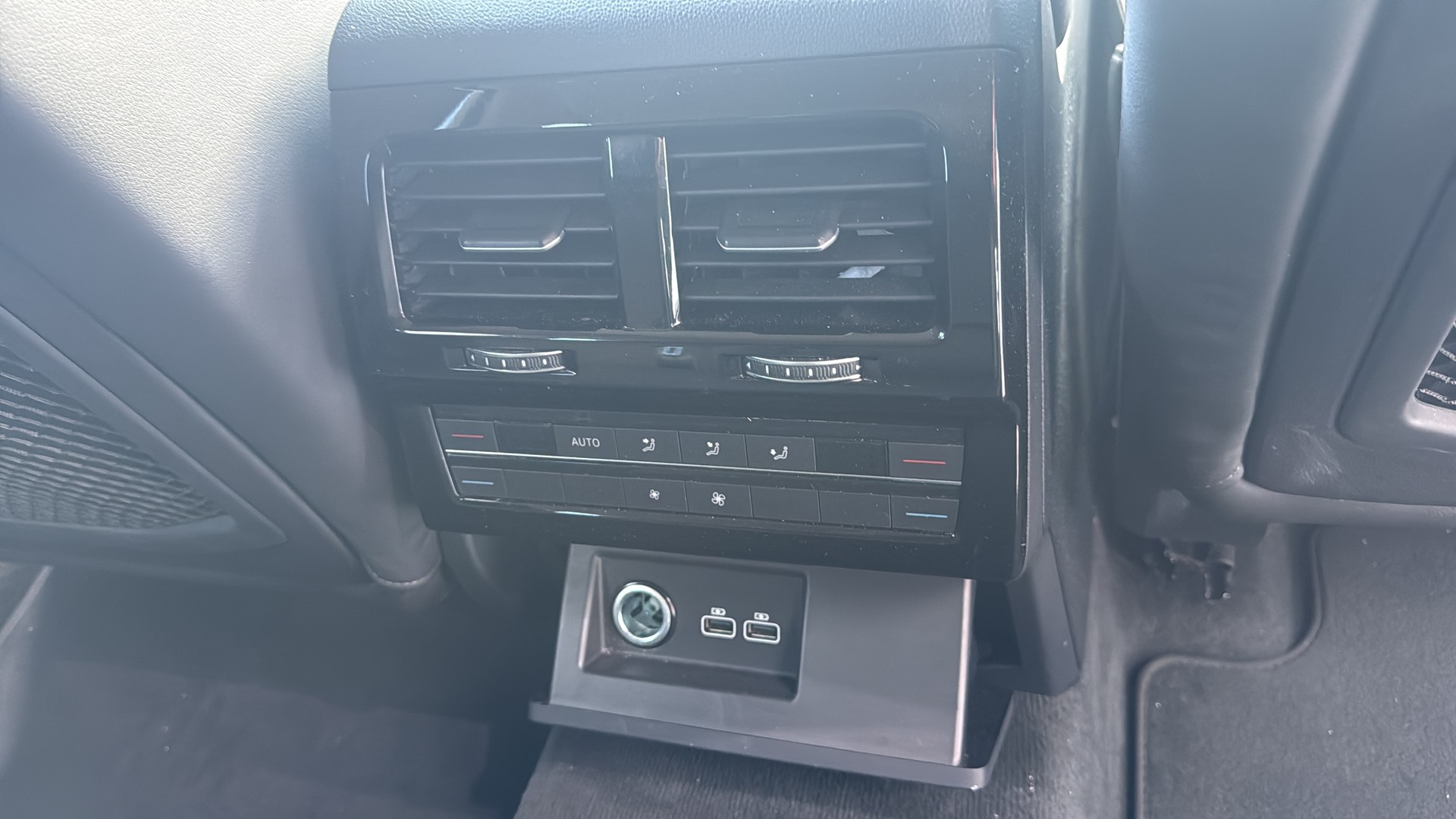 VW Touareg 3.0 TDI Elegance Tiptronic-image-7
