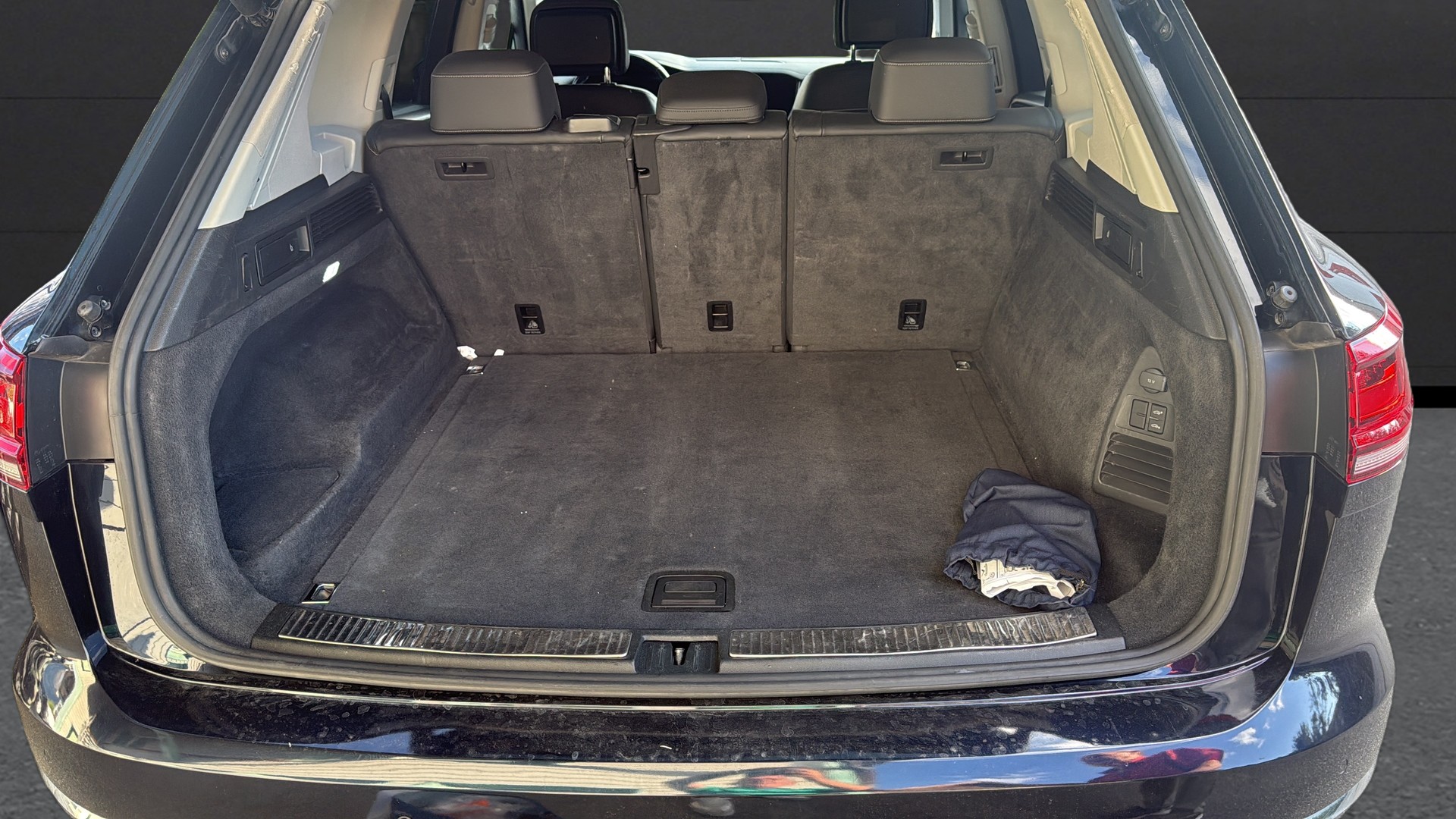 VW Touareg 3.0 TDI Elegance Tiptronic-image-19