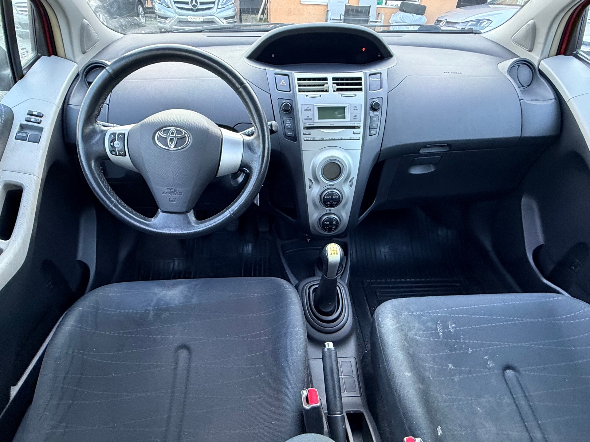 TOYOTA Yaris 1.3 Linea Sol-image-11