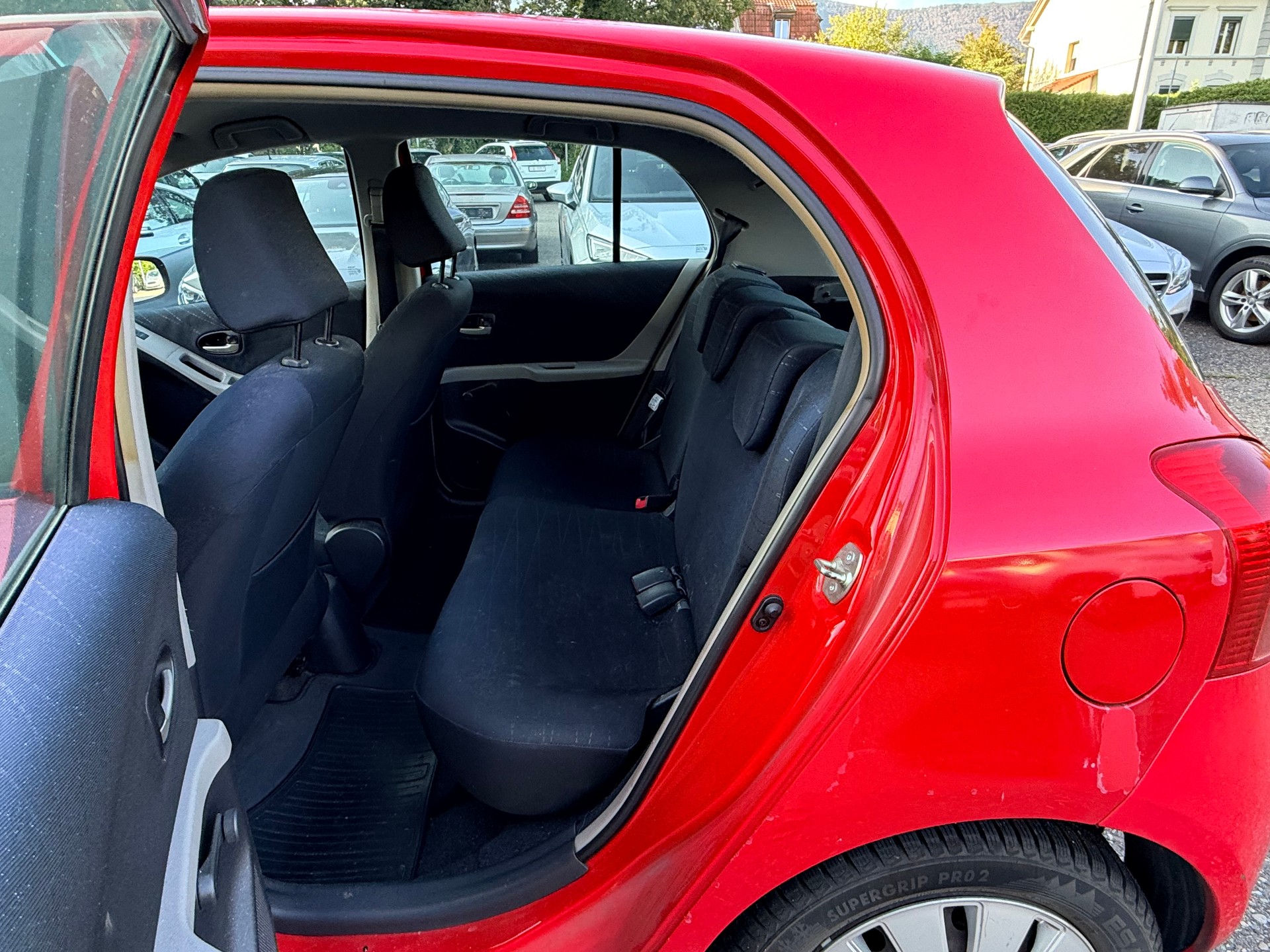 TOYOTA Yaris 1.3 Linea Sol-image-12