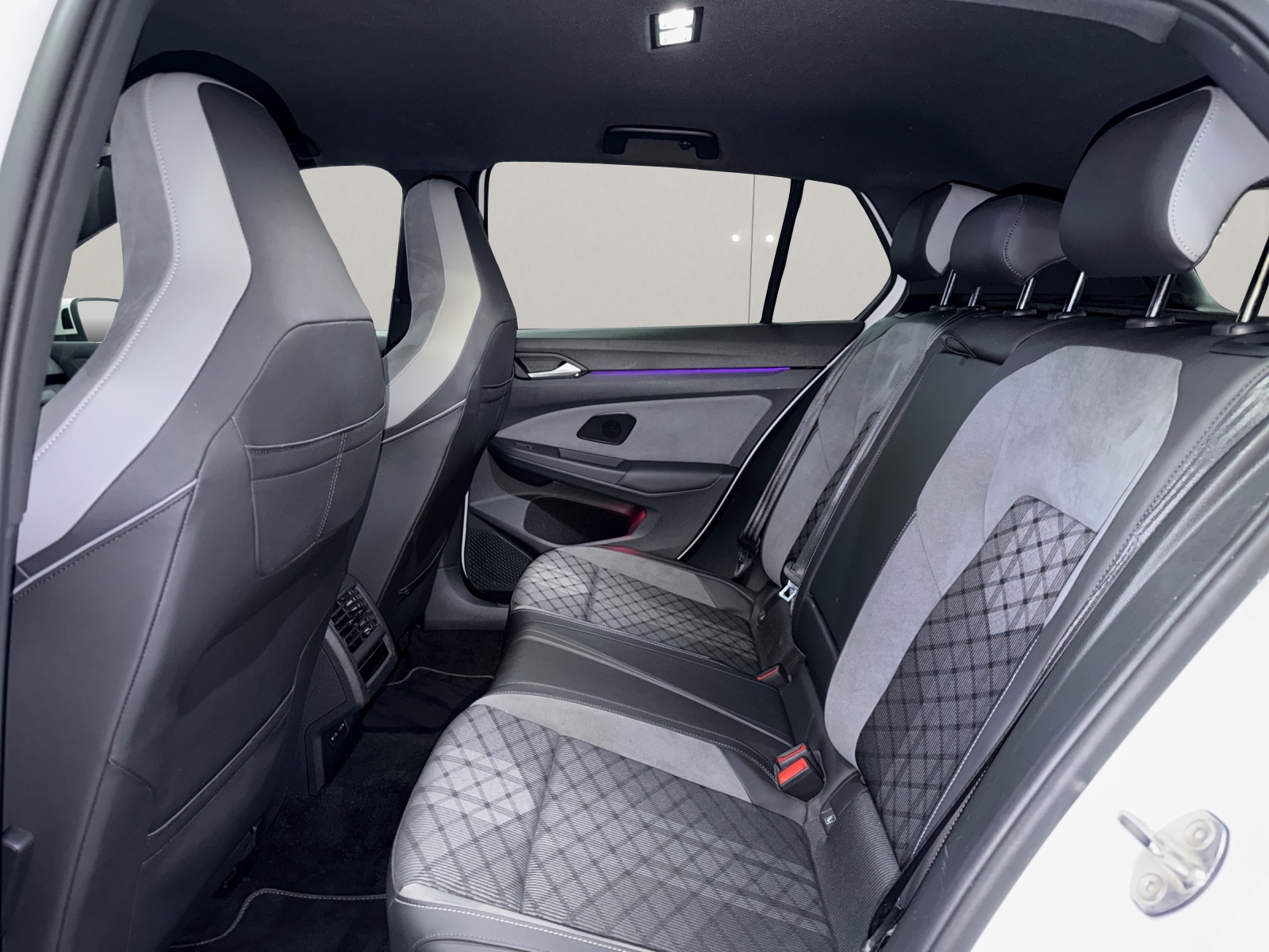VW Golf 1.5 TSI R-Line DSG-image-12