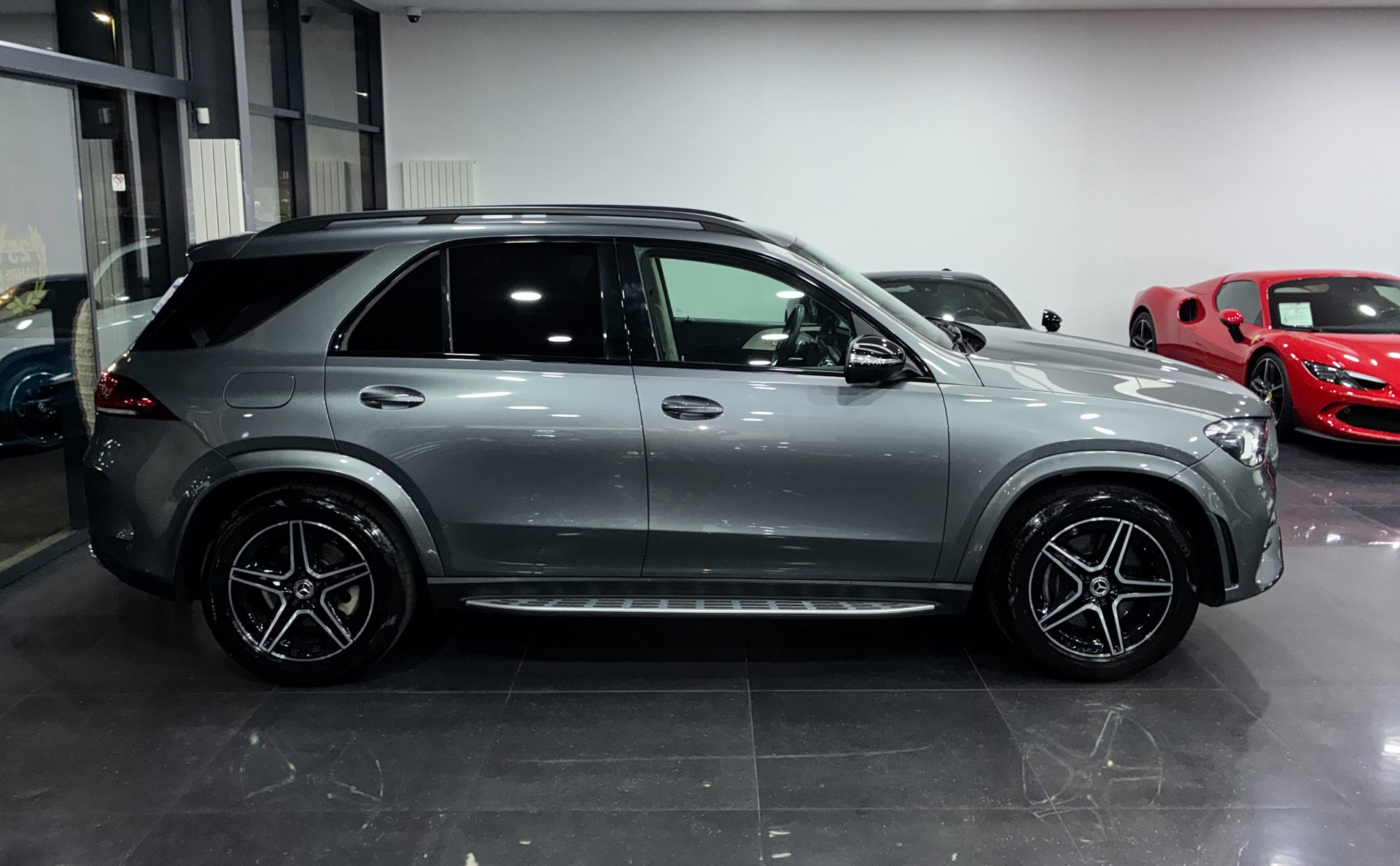 MERCEDES-BENZ GLE 300 d 4Matic AMG Line 9G-Tronic-image-3