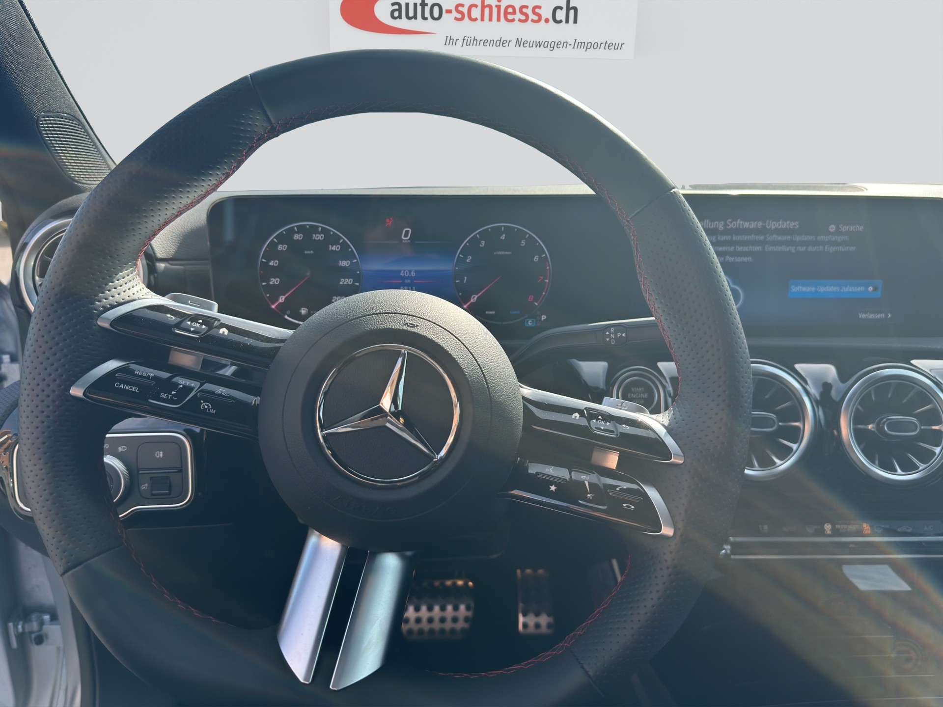 MERCEDES-BENZ A 200 AMG Line Limousine-image-2