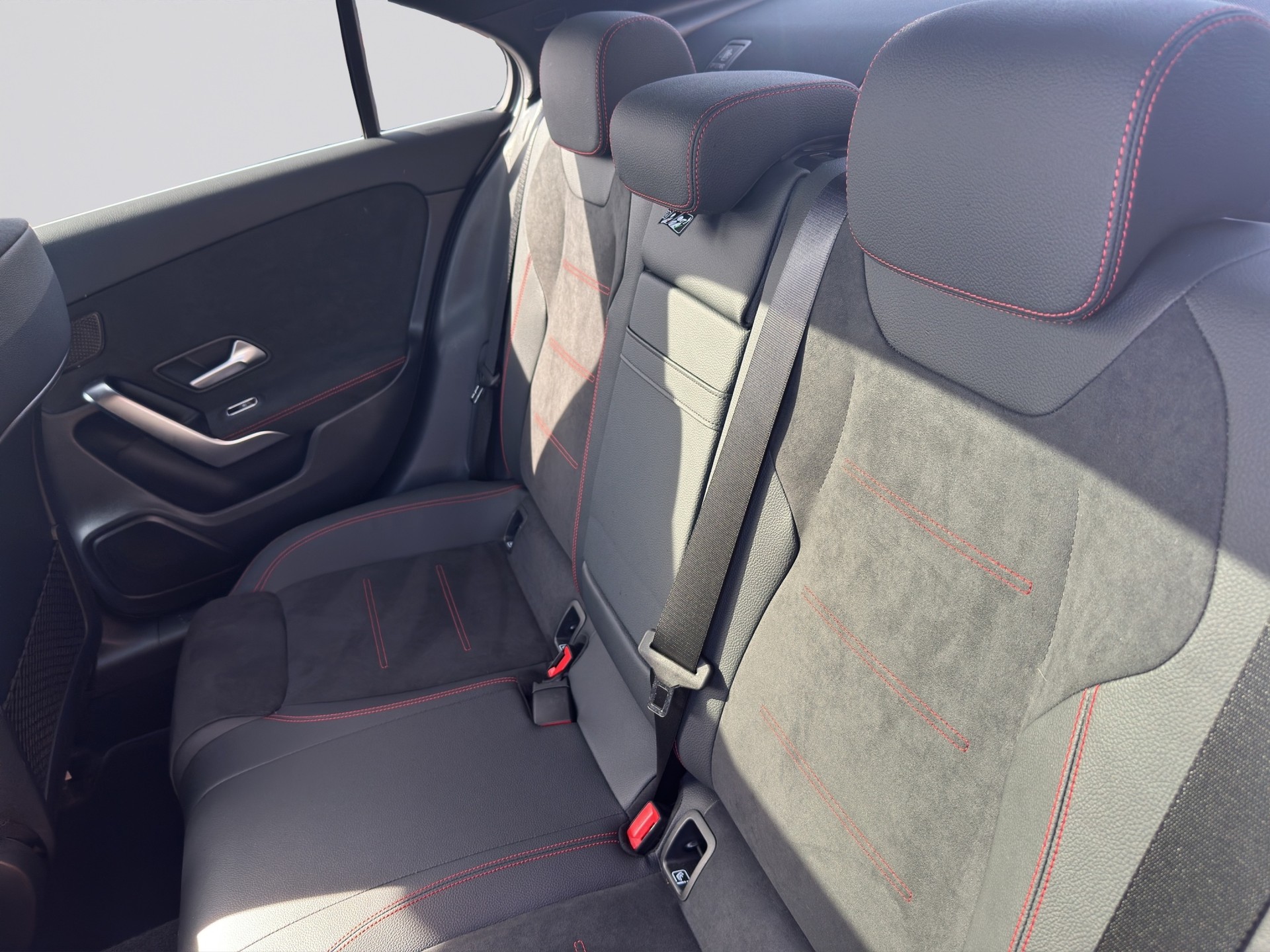 MERCEDES-BENZ A 200 AMG Line Limousine-image-4