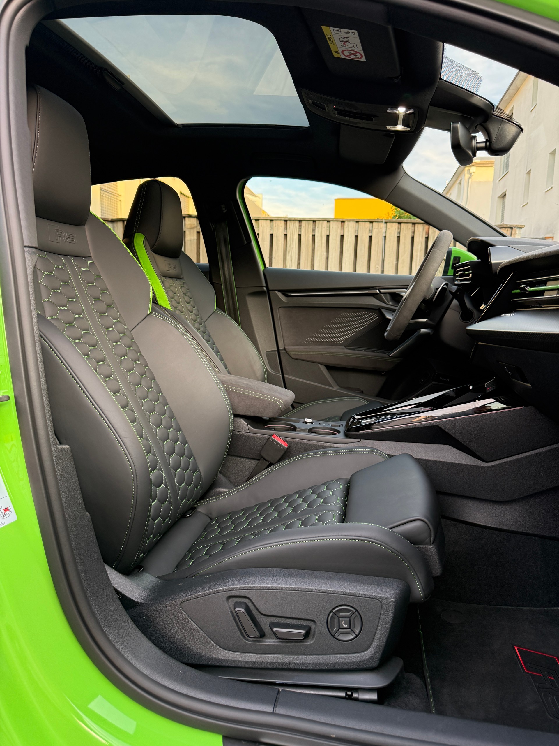 AUDI RS3 SPORTBACK 2.5 TSI QUATTRO S-TRONIC*EL. PANORAM-GLASSCHIEBEDACH*VOLLAUSSTATTUNG*-image-9