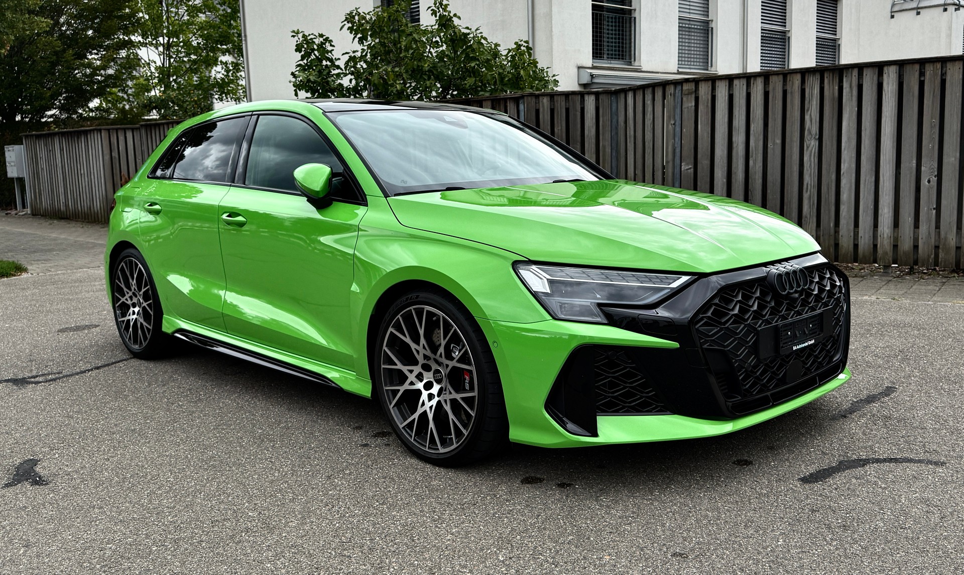 AUDI RS3 SPORTBACK 2.5 TSI QUATTRO S-TRONIC*EL. PANORAM-GLASSCHIEBEDACH*VOLLAUSSTATTUNG*-image-0