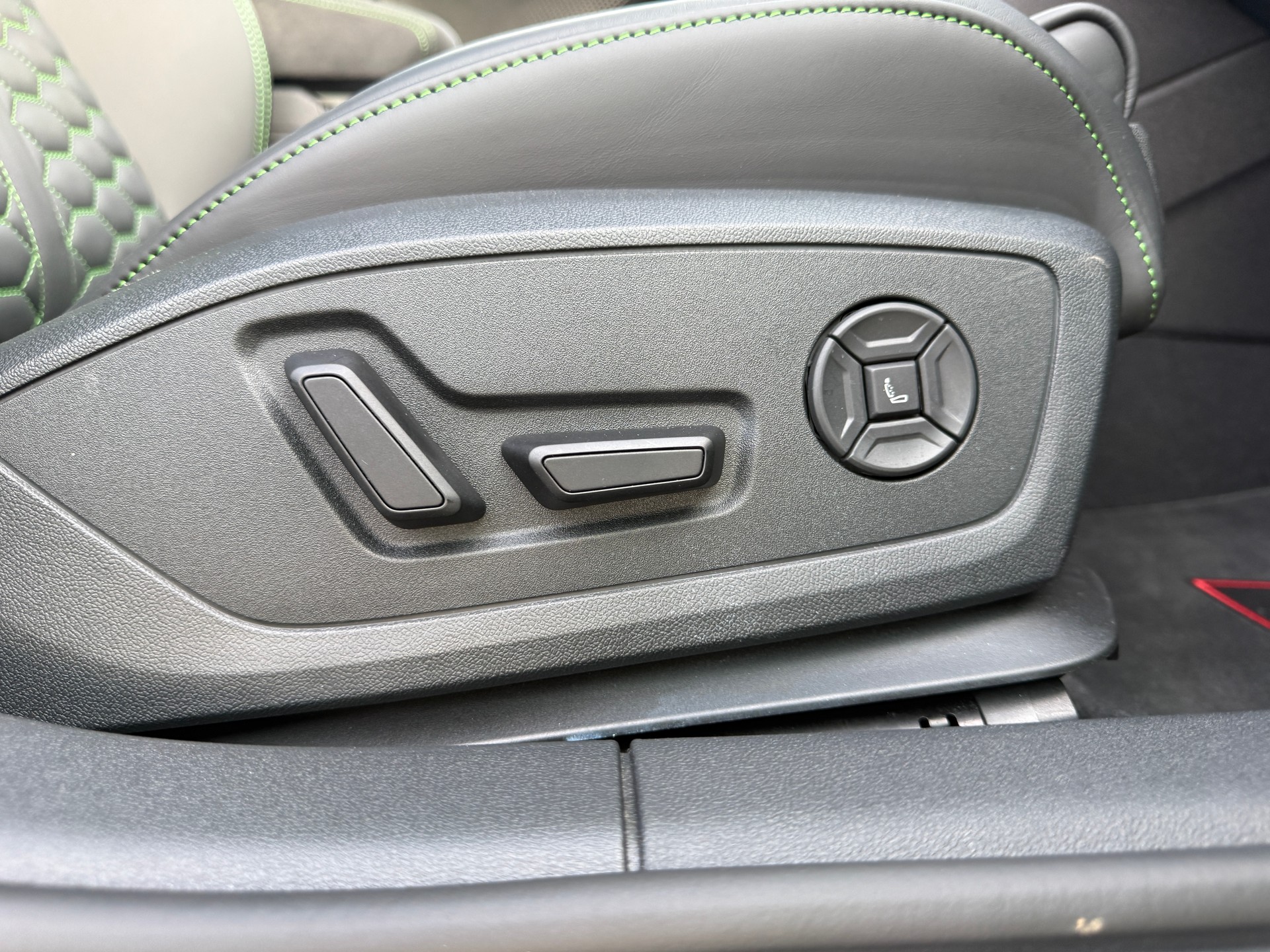 AUDI RS3 SPORTBACK 2.5 TSI QUATTRO S-TRONIC*EL. PANORAM-GLASSCHIEBEDACH*VOLLAUSSTATTUNG*-image-10