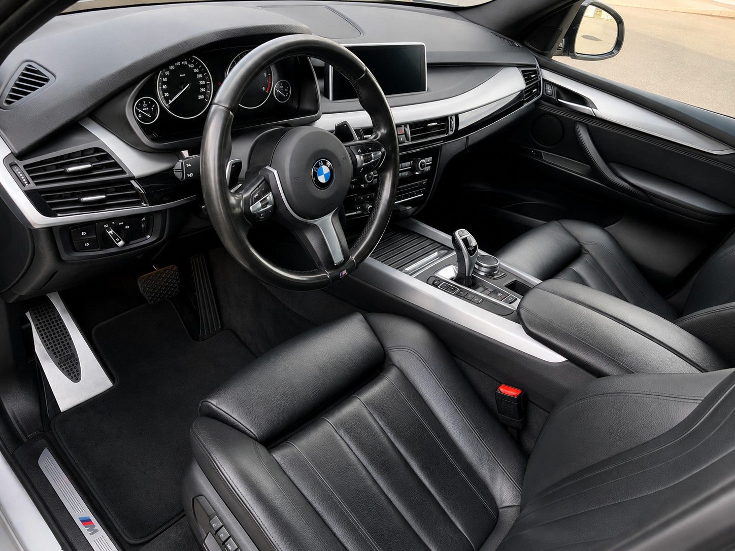 BMW X5 xDrive 30d Pack M Steptronic 7 Places-image-3