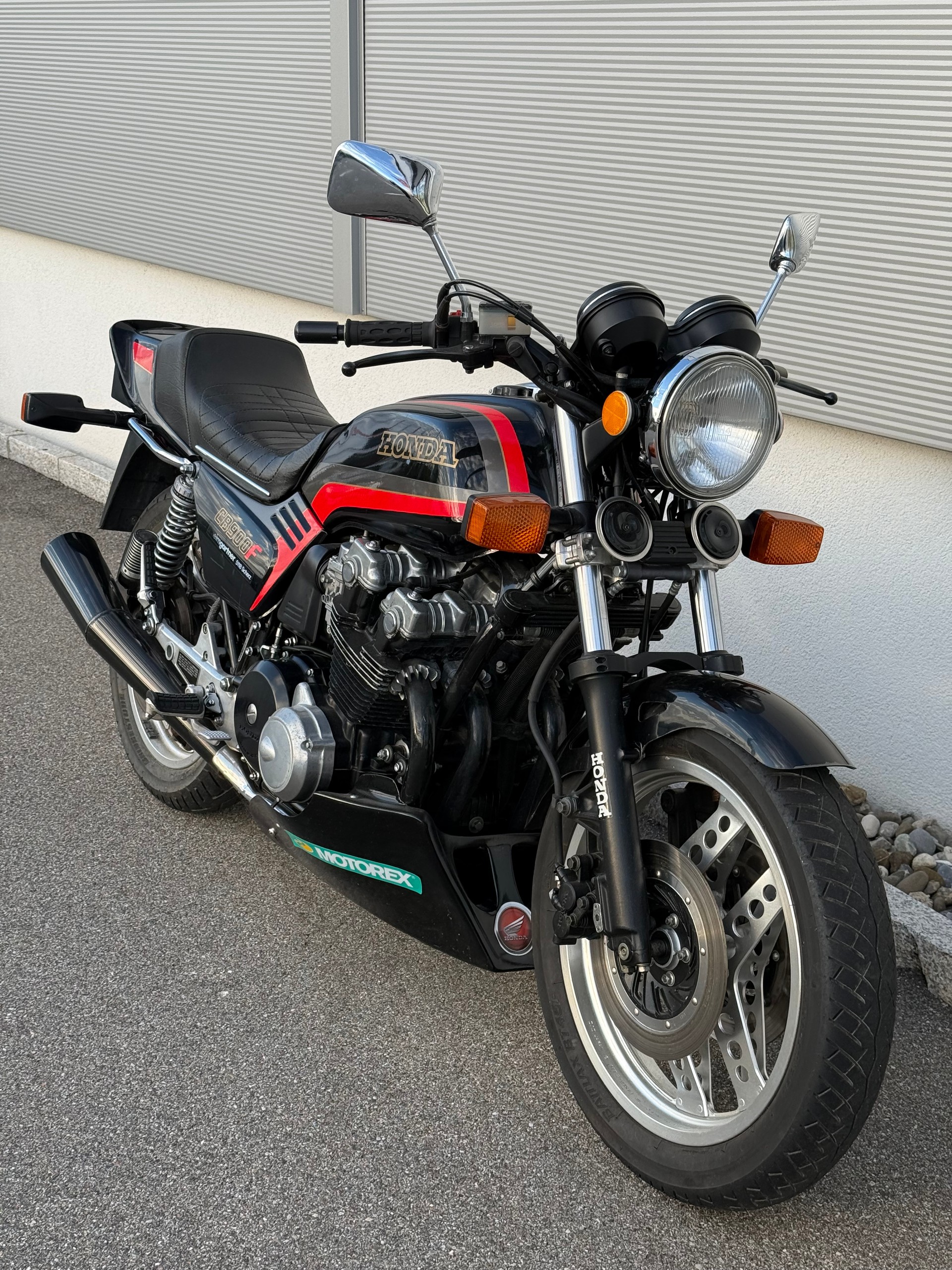 HONDA CB 900 F-showroom-element-1