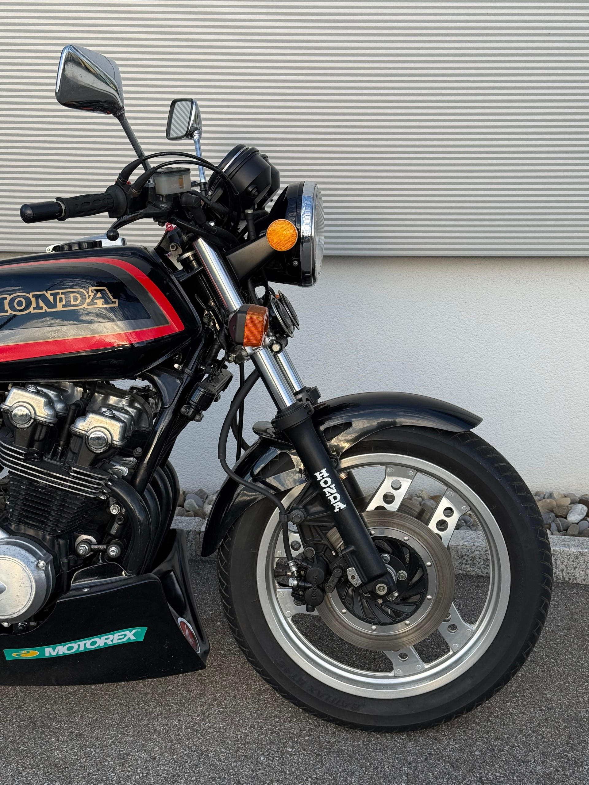 HONDA CB 900 F-showroom-element-3