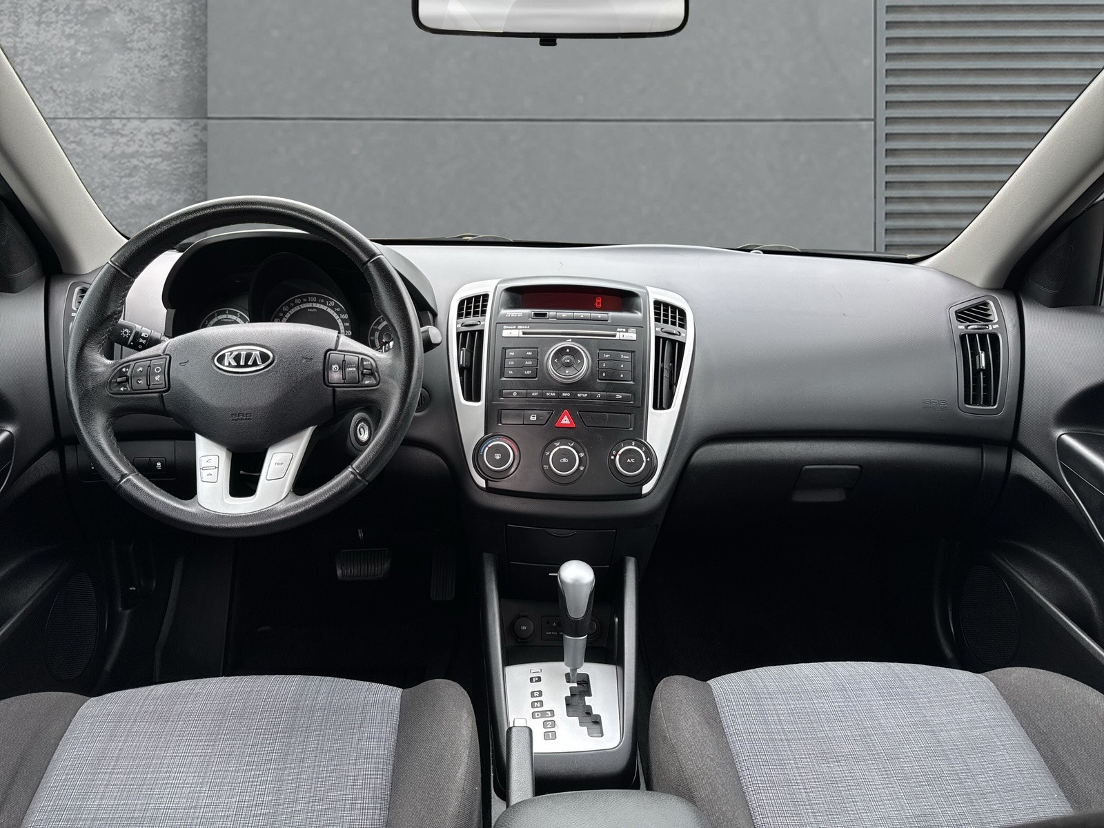 KIA Cee'd 1.6 16V Trend Automatic-image-11