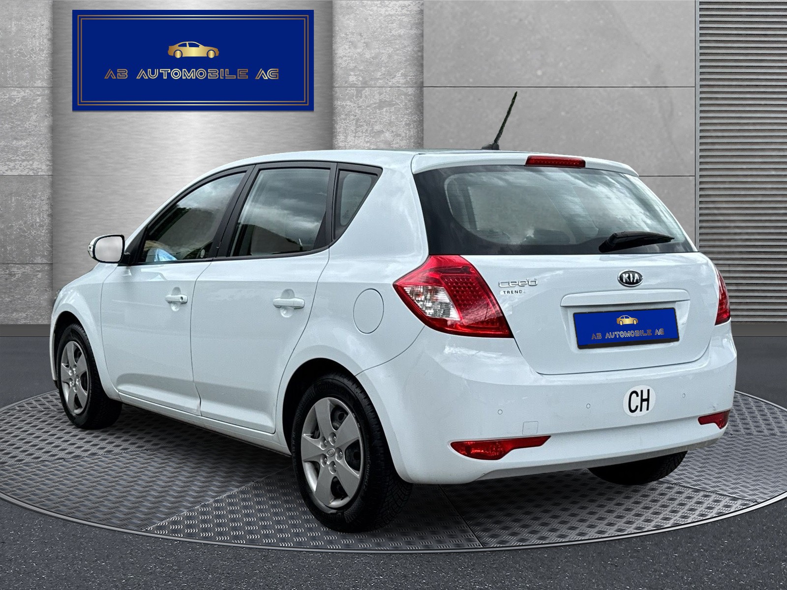KIA Cee'd 1.6 16V Trend Automatic-image-4