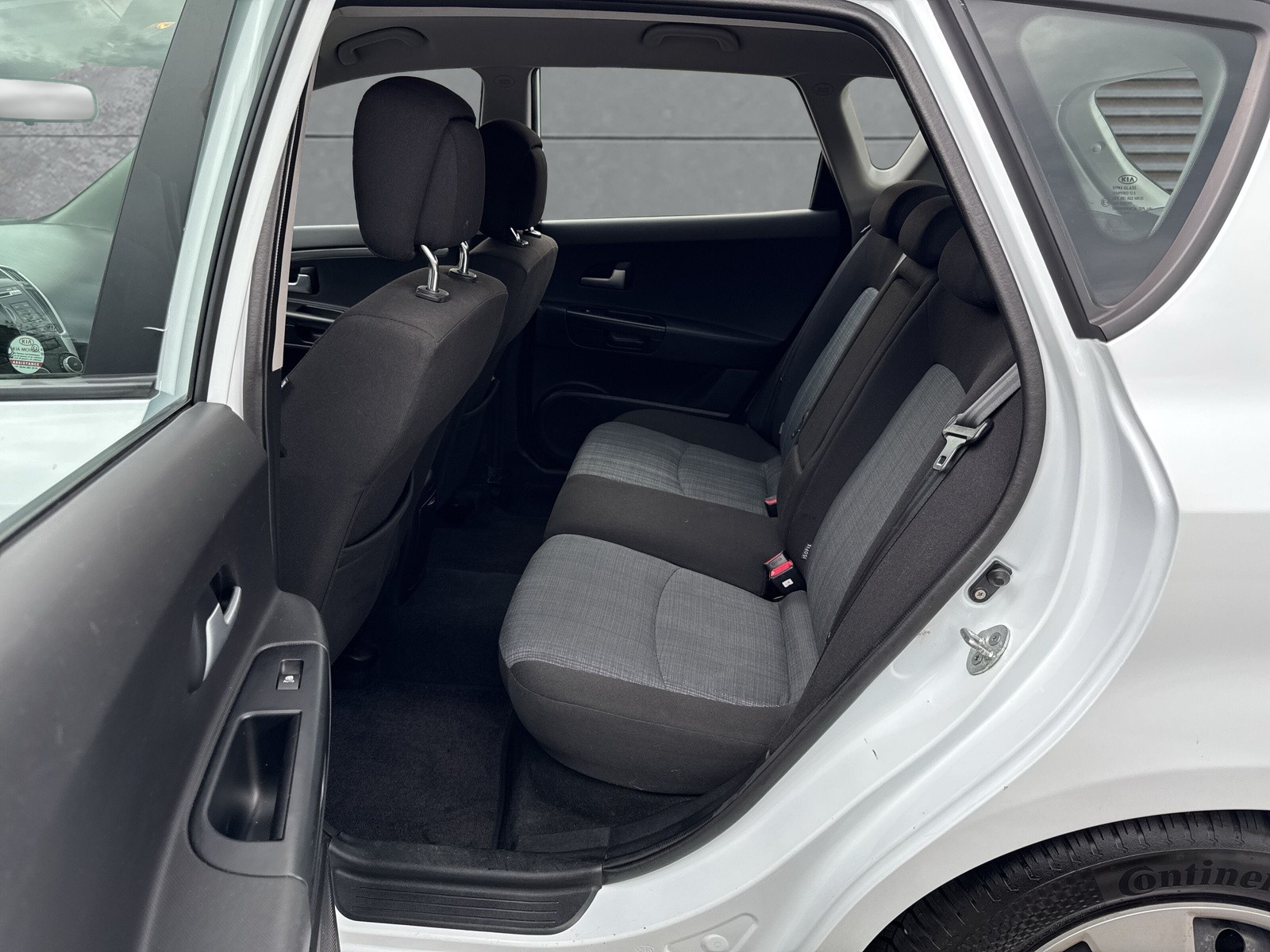 KIA Cee'd 1.6 16V Trend Automatic-image-10