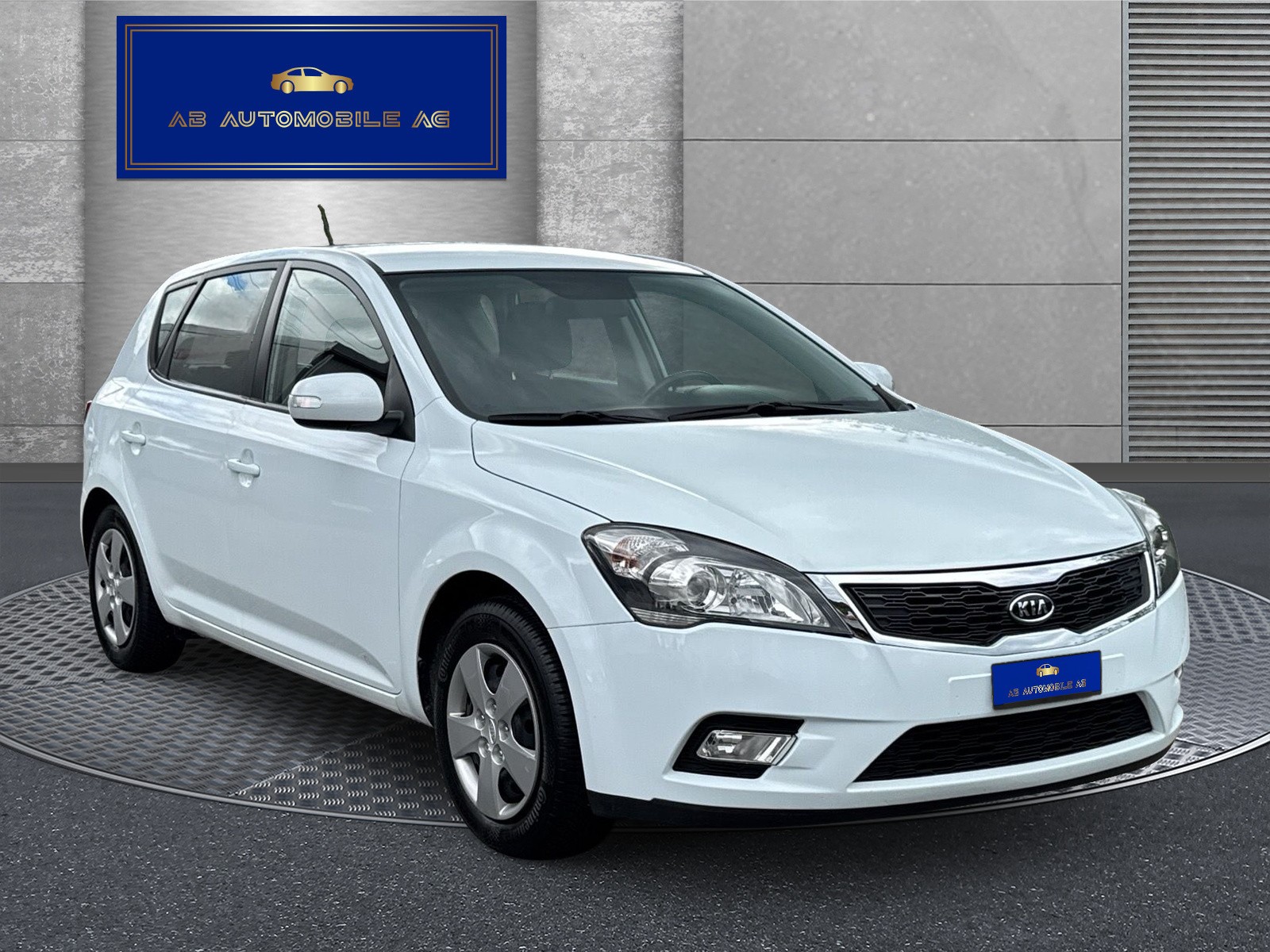 KIA Cee'd 1.6 16V Trend Automatic-image-2