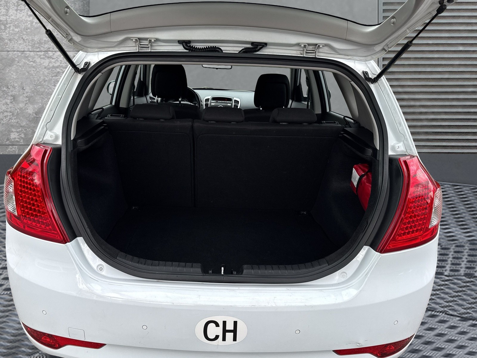 KIA Cee'd 1.6 16V Trend Automatic-image-15