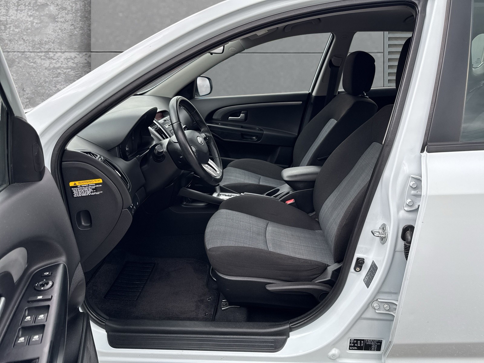 KIA Cee'd 1.6 16V Trend Automatic-image-8