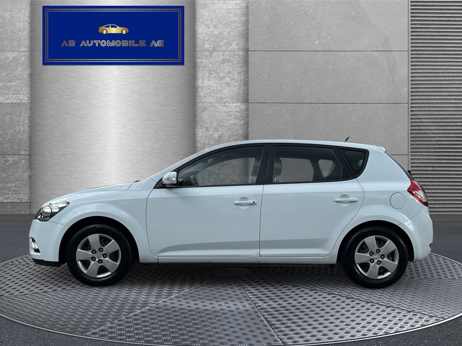 KIA Cee'd 1.6 16V Trend Automatic-image-3