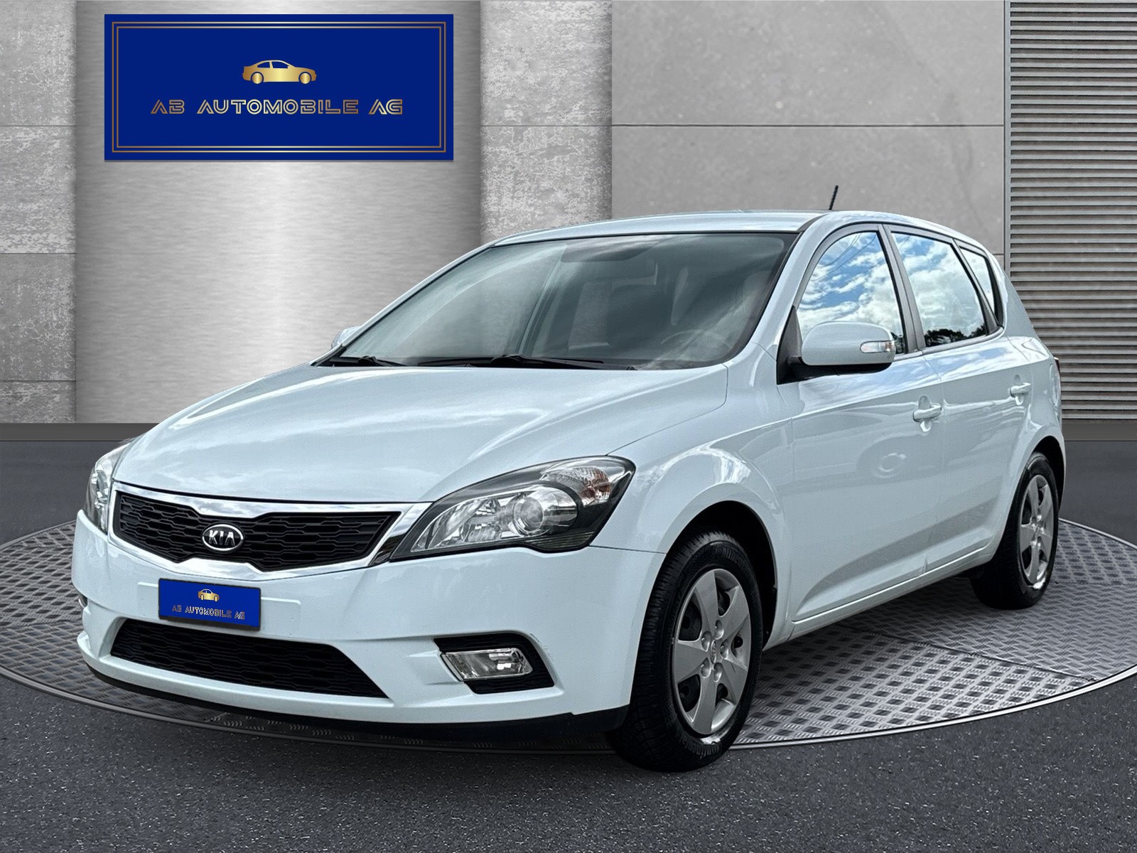 KIA Cee'd 1.6 16V Trend Automatic-image-0