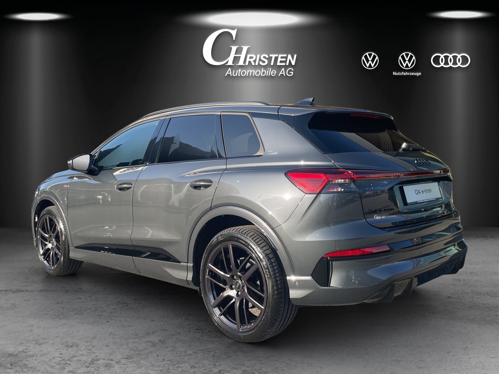 AUDI Q4 e-tron SUV quattro performance Swiss Ski-image-3