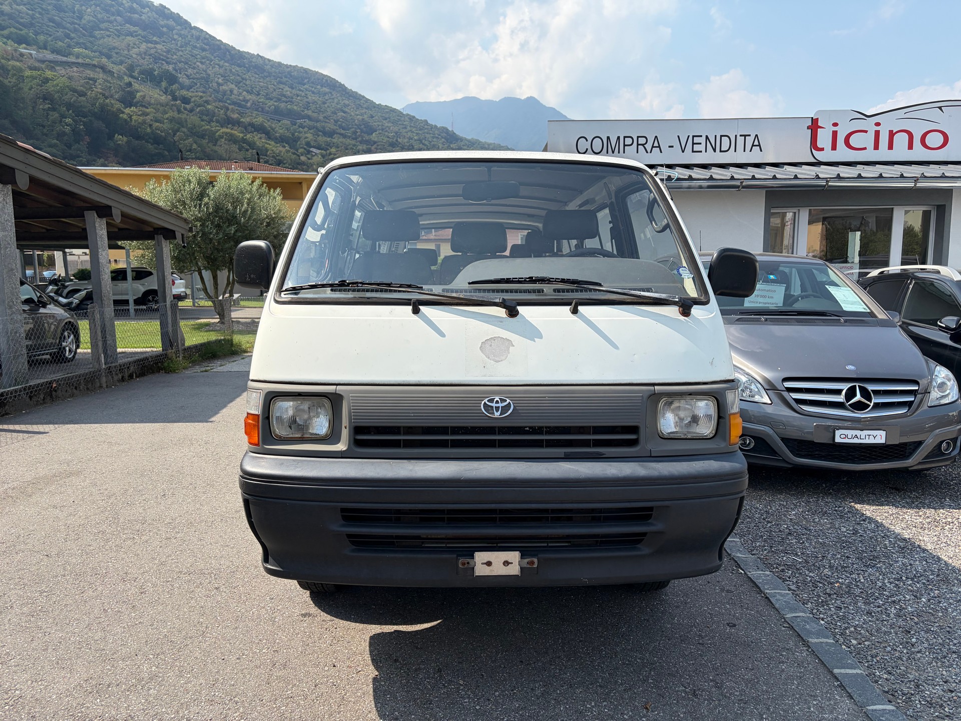 TOYOTA Hiace 2.4 4x4 Saloon Jub.-image-3