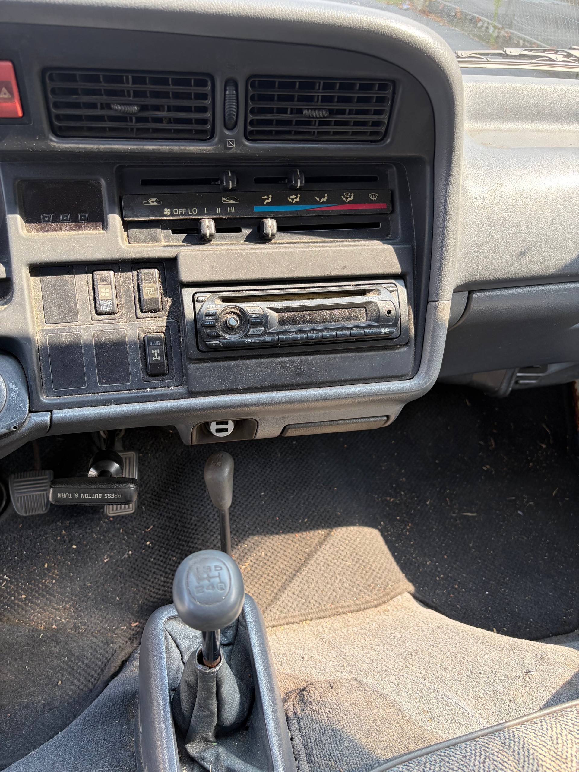 TOYOTA Hiace 2.4 4x4 Saloon Jub.-image-9