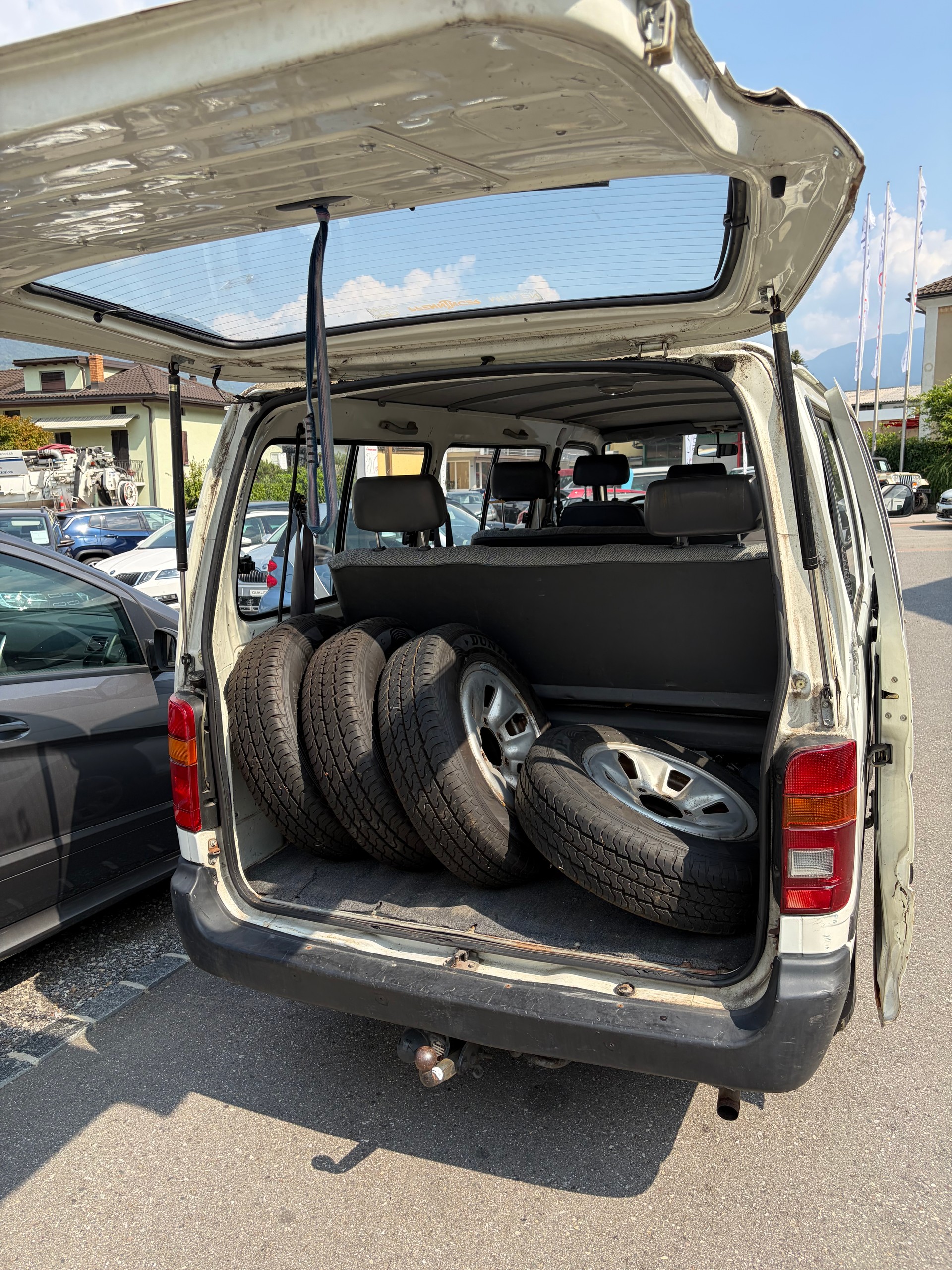 TOYOTA Hiace 2.4 4x4 Saloon Jub.-image-14