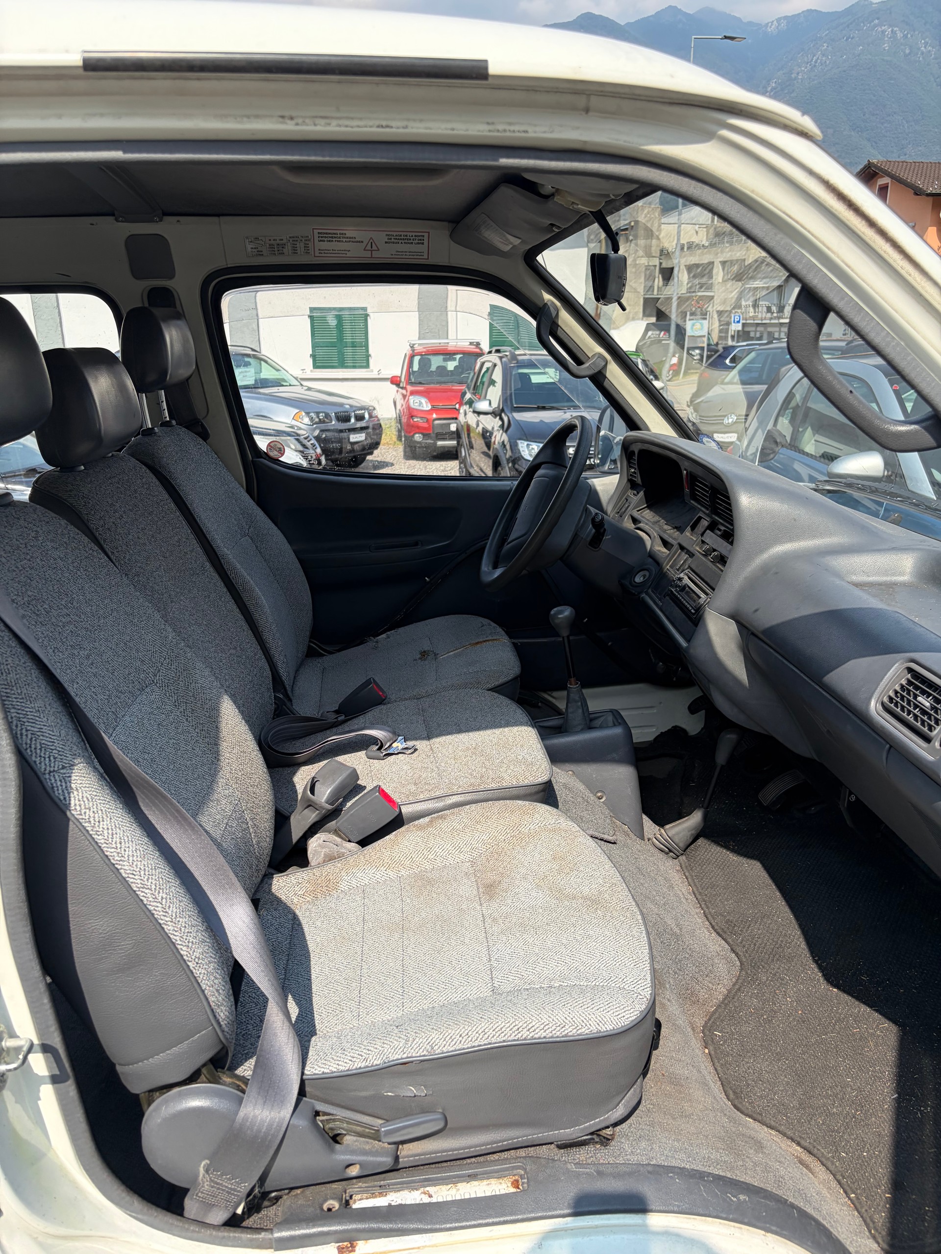 TOYOTA Hiace 2.4 4x4 Saloon Jub.-image-10