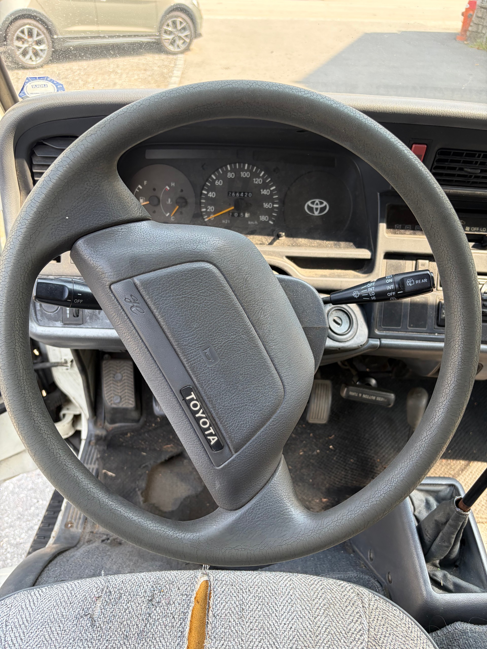 TOYOTA Hiace 2.4 4x4 Saloon Jub.-image-8