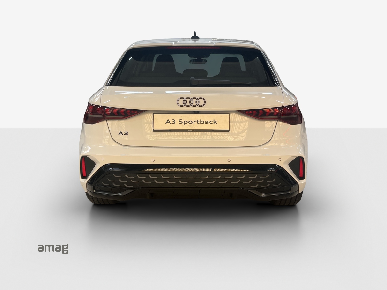 AUDI A3 Sportback TFSI 110 kW S line Attraction S tronic-image-3