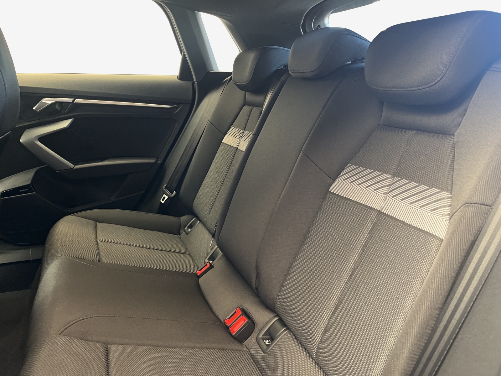 AUDI A3 Sportback TFSI 110 kW S line Attraction S tronic-image-11