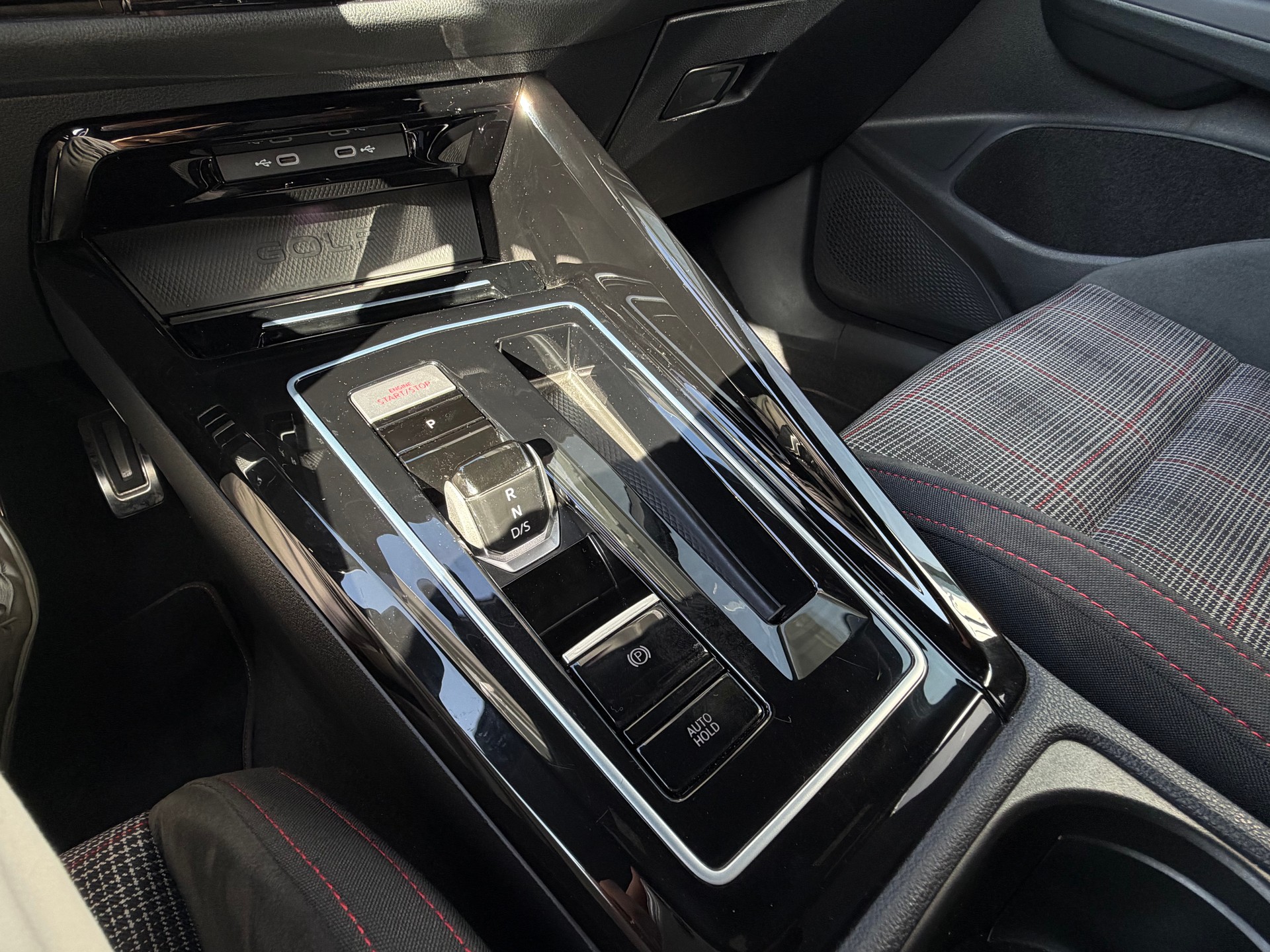 VW Golf 2.0 TSI GTI DSG *CH Fahrzeug*-image-32