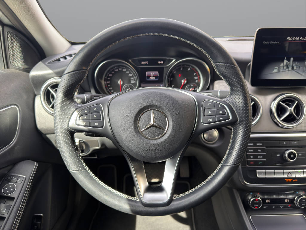 MERCEDES-BENZ GLA 200 Urban-image-9