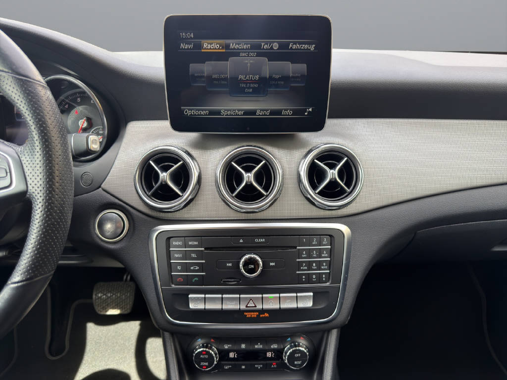 MERCEDES-BENZ GLA 200 Urban-image-10