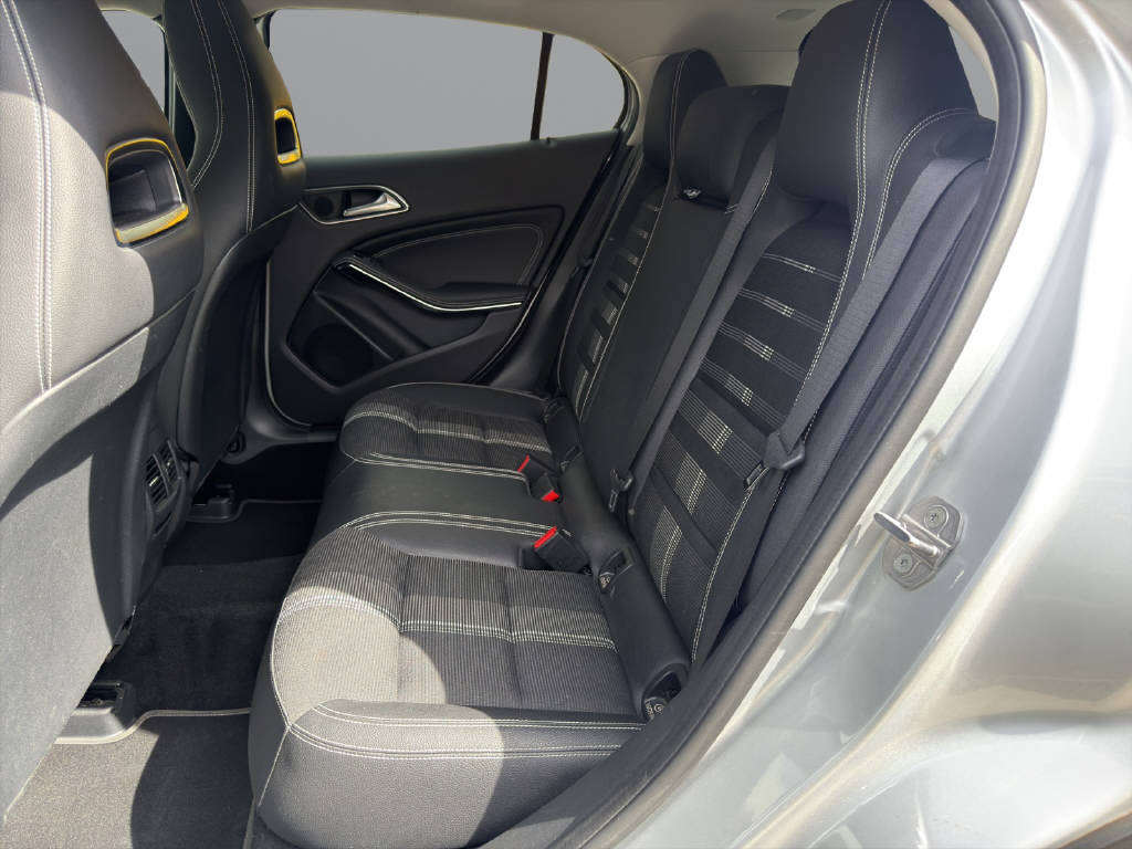 MERCEDES-BENZ GLA 200 Urban-image-14