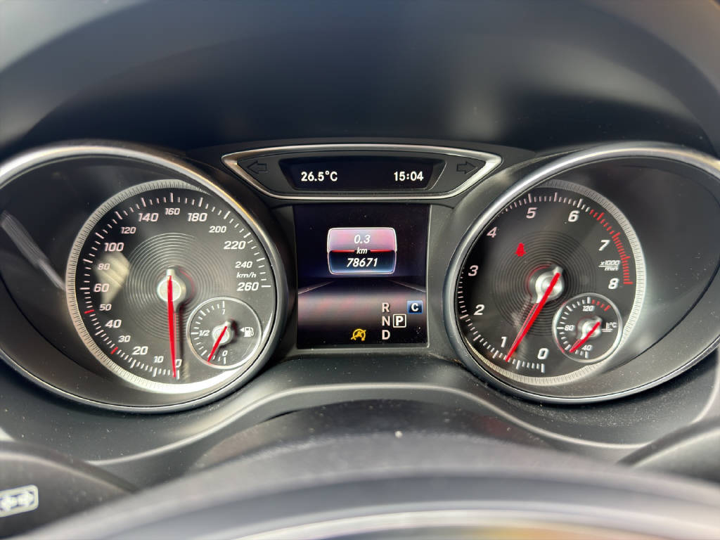MERCEDES-BENZ GLA 200 Urban-image-11
